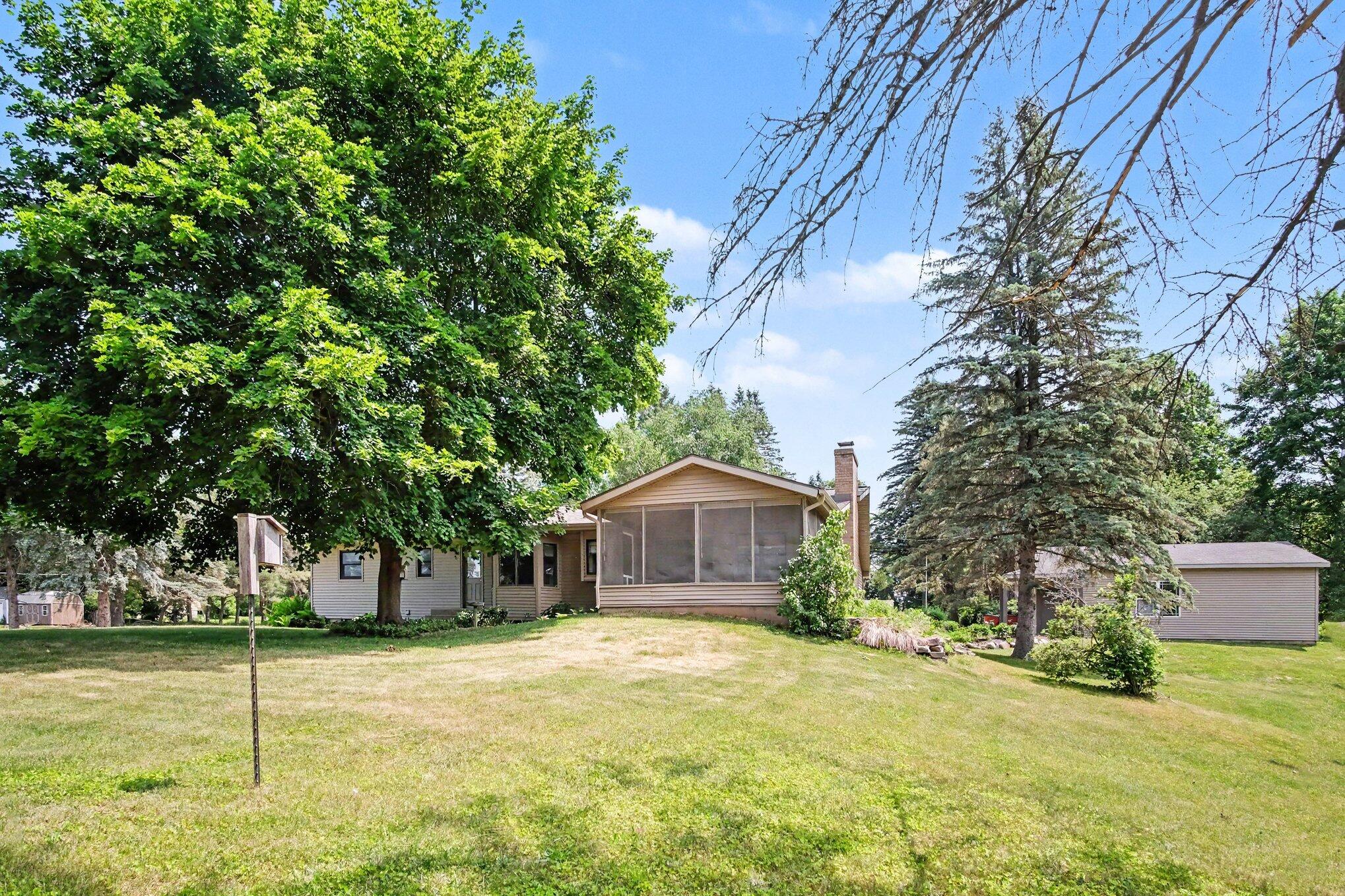 9941 Courtland Drive NE Rockford MI 49341
