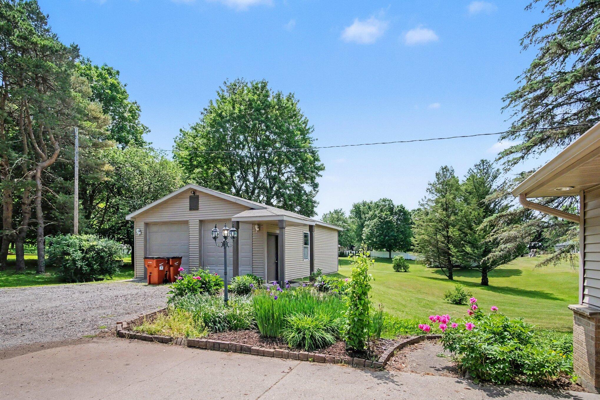 9941 Courtland Drive NE Rockford MI 49341