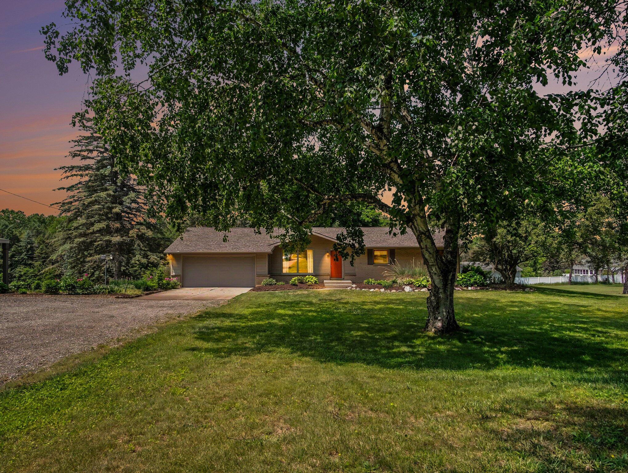 9941 Courtland Drive NE Rockford MI 49341