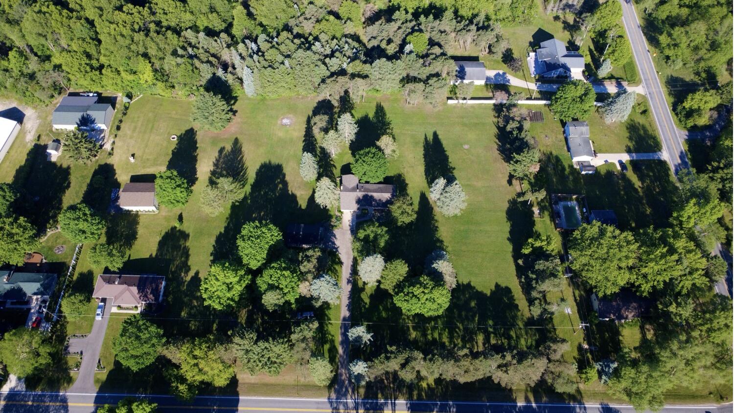 9941 Courtland Drive NE Rockford MI 49341