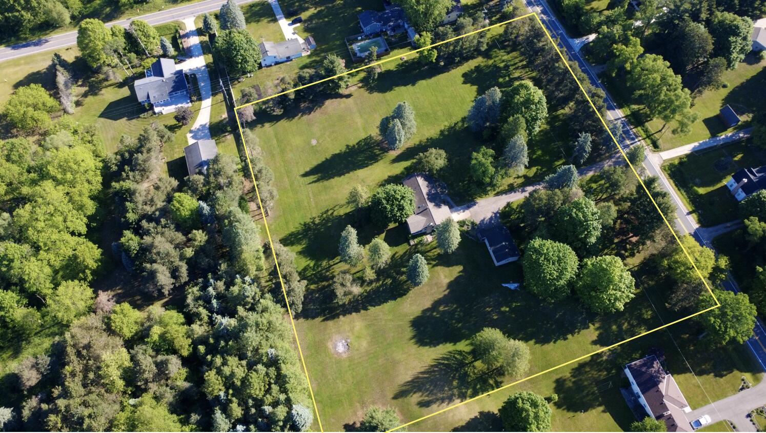 9941 Courtland Drive NE Rockford MI 49341