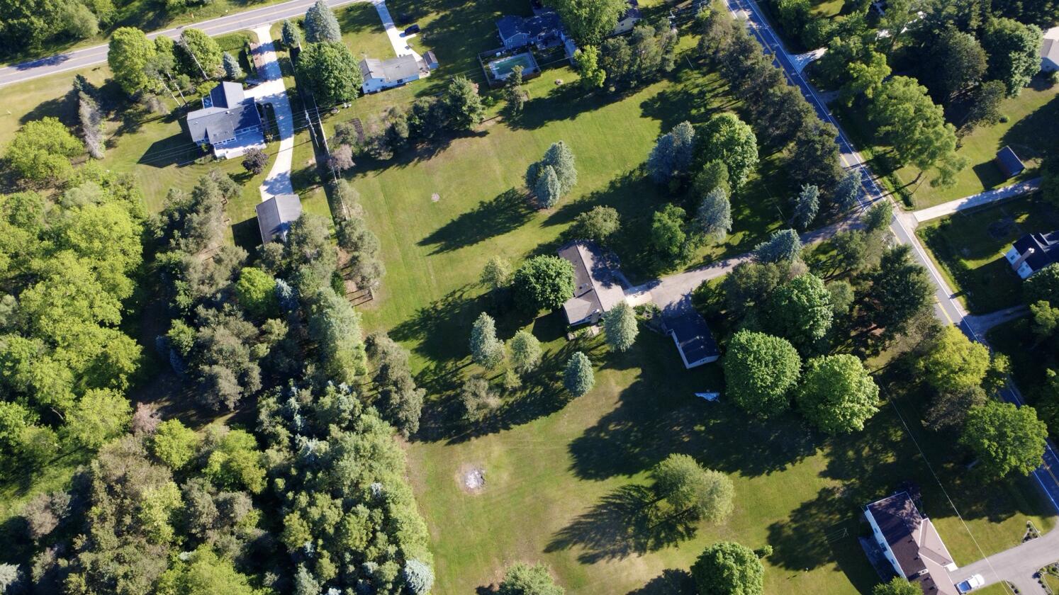 9941 Courtland Drive NE Rockford MI 49341