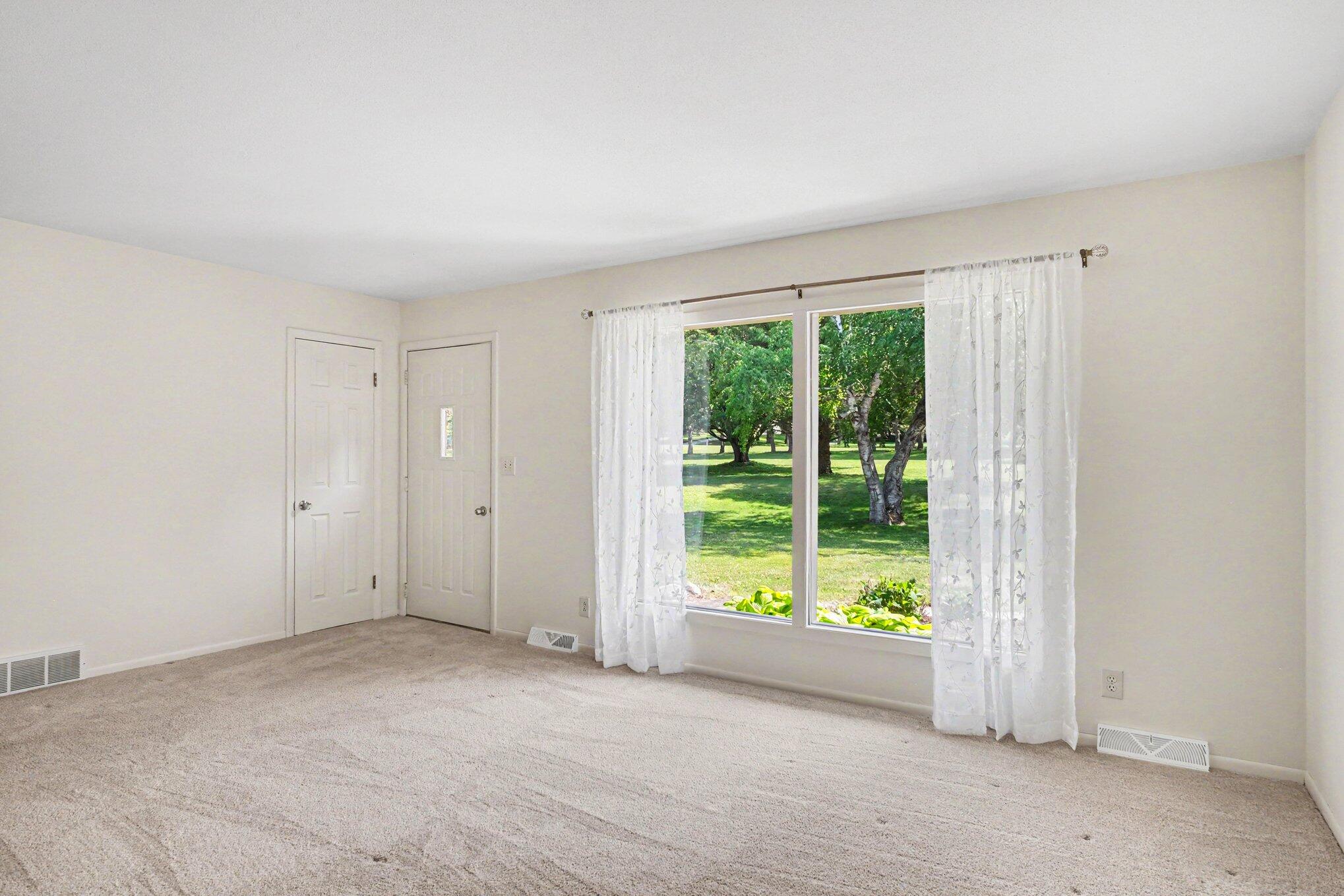 9941 Courtland Drive NE Rockford MI 49341