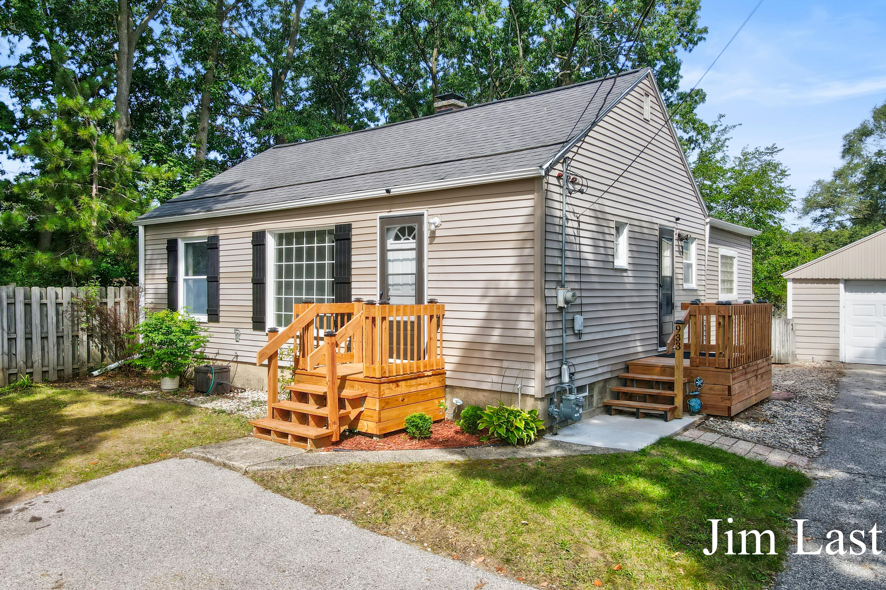 933 Barbara Street NW Grand Rapids MI 49544