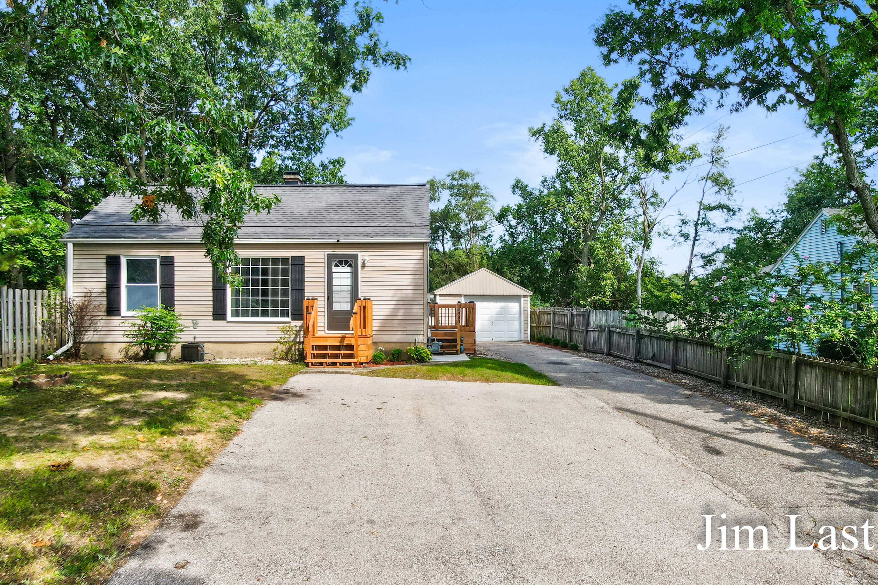 933 Barbara Street NW Grand Rapids MI 49544