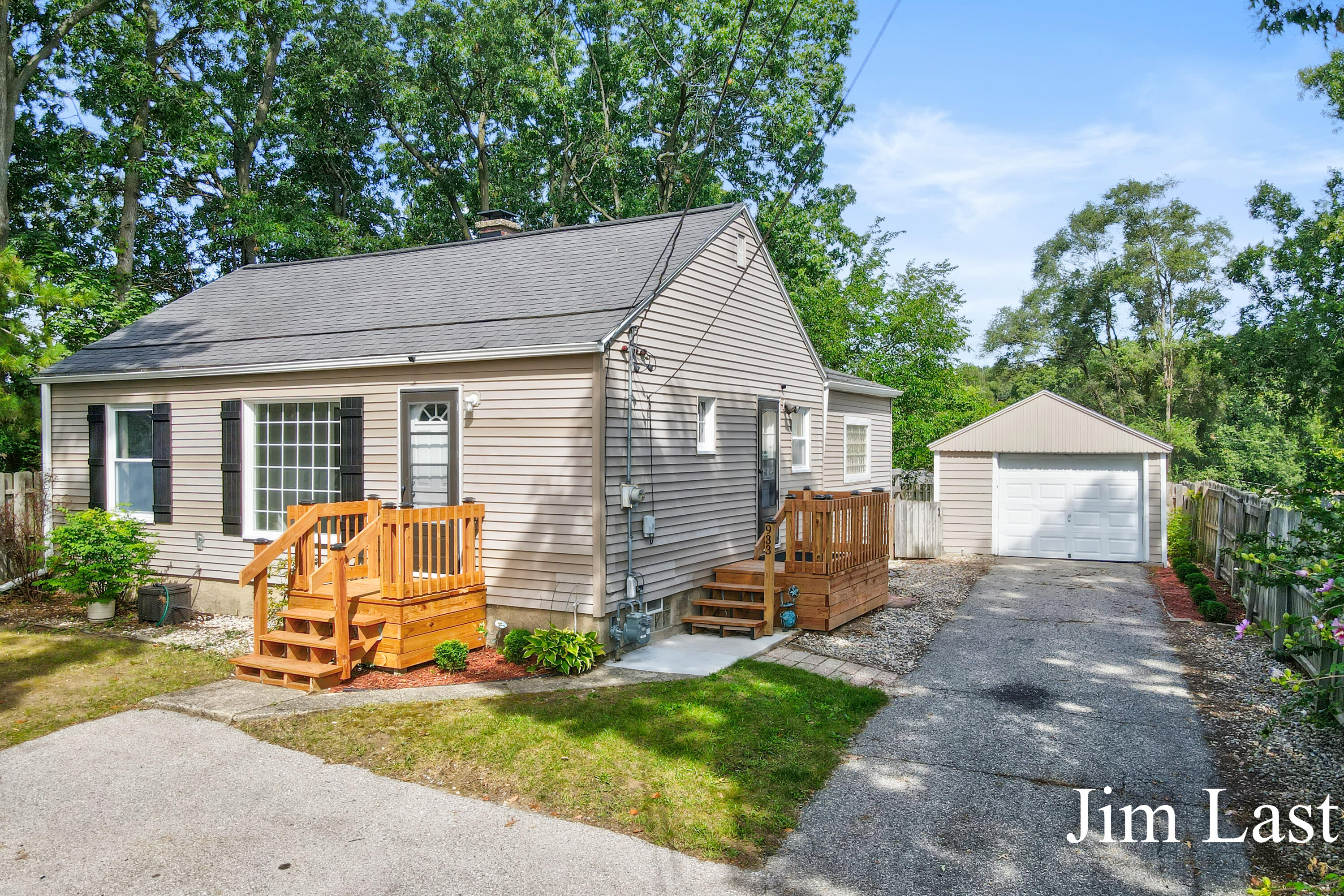 933 Barbara Street NW Grand Rapids MI 49544