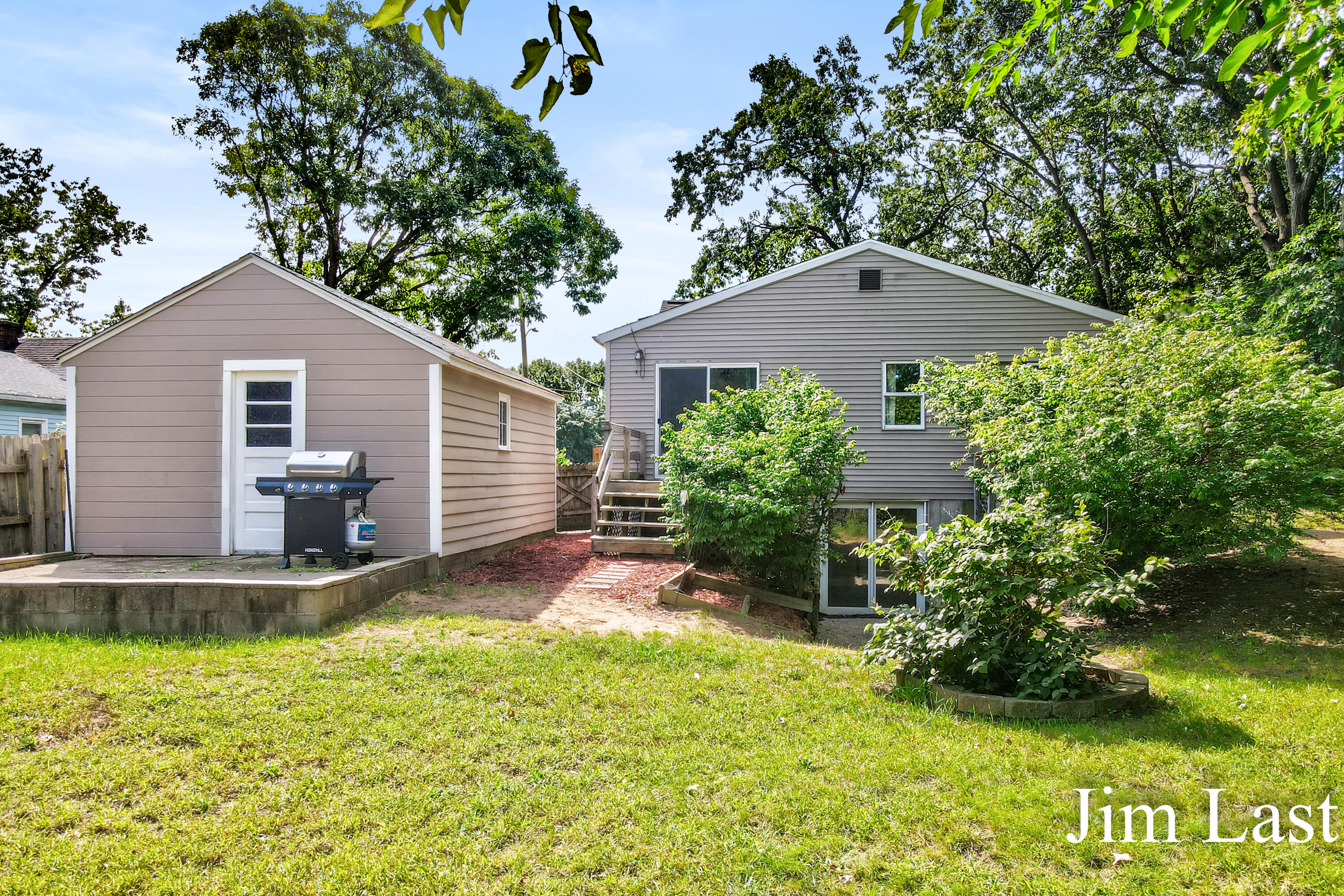 933 Barbara Street NW Grand Rapids MI 49544
