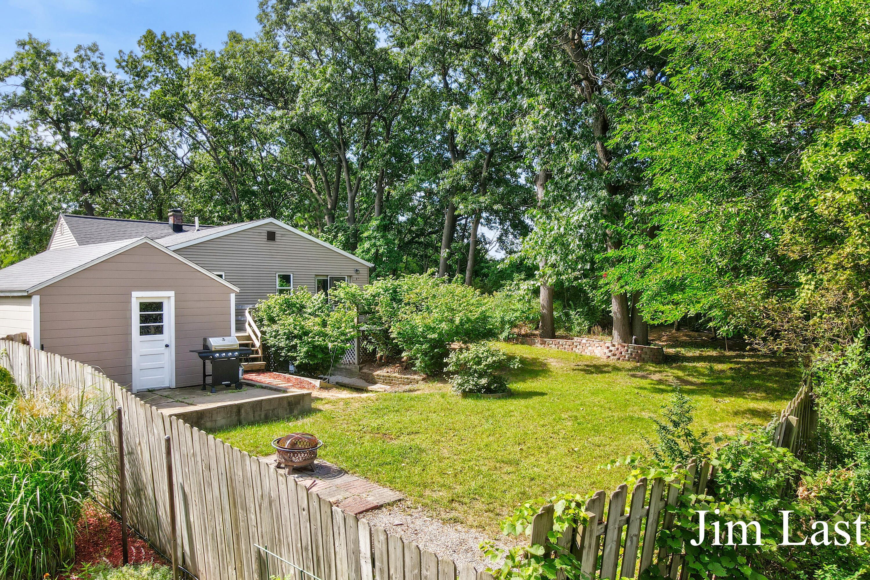 933 Barbara Street NW Grand Rapids MI 49544