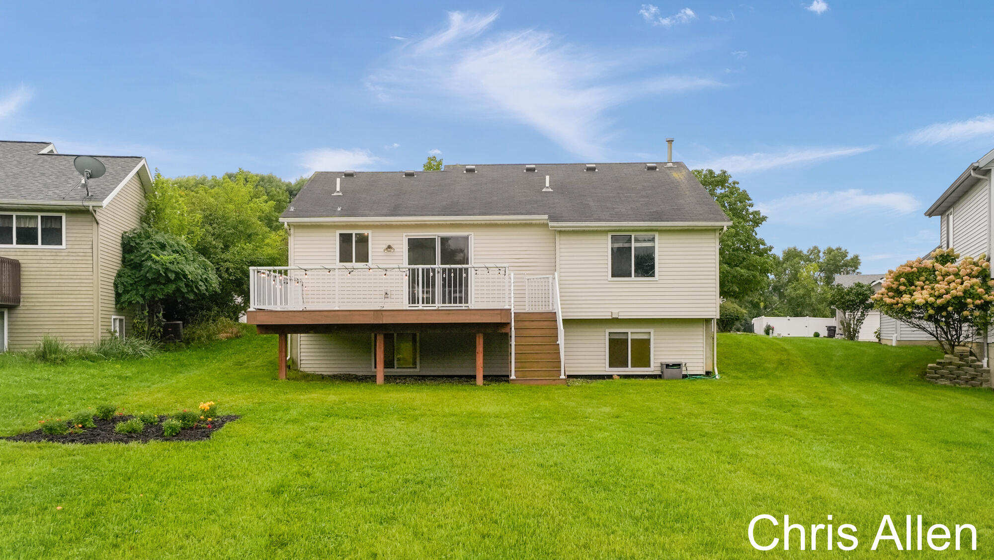 3051 Woodglen Street NW Grand Rapids MI 49504