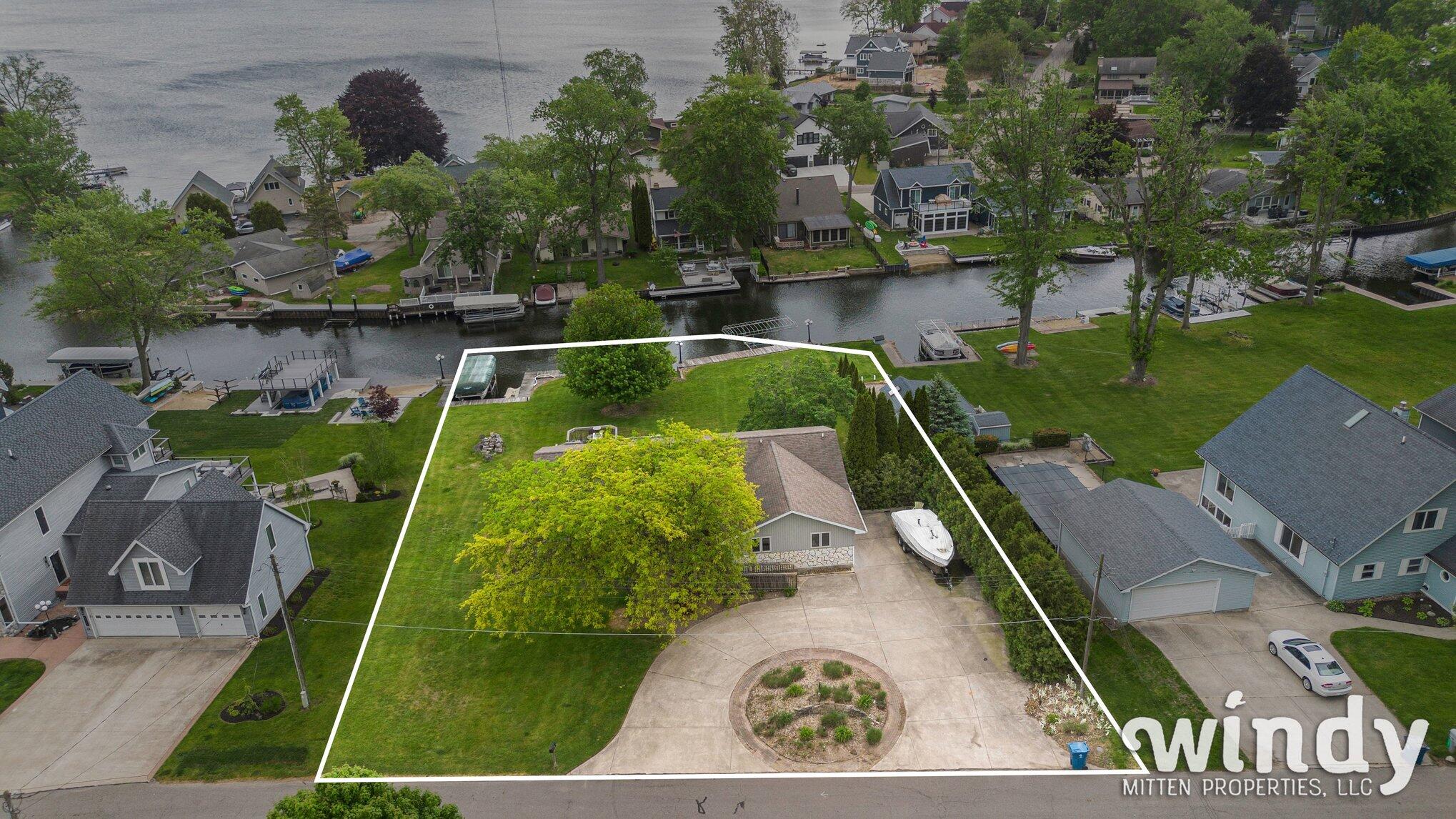 5005 Shoreview Drive Coloma MI 49038