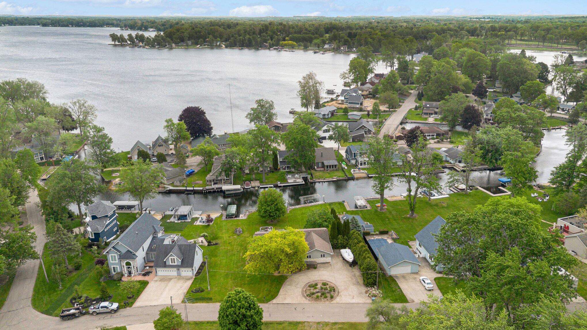 5005 Shoreview Drive Coloma MI 49038