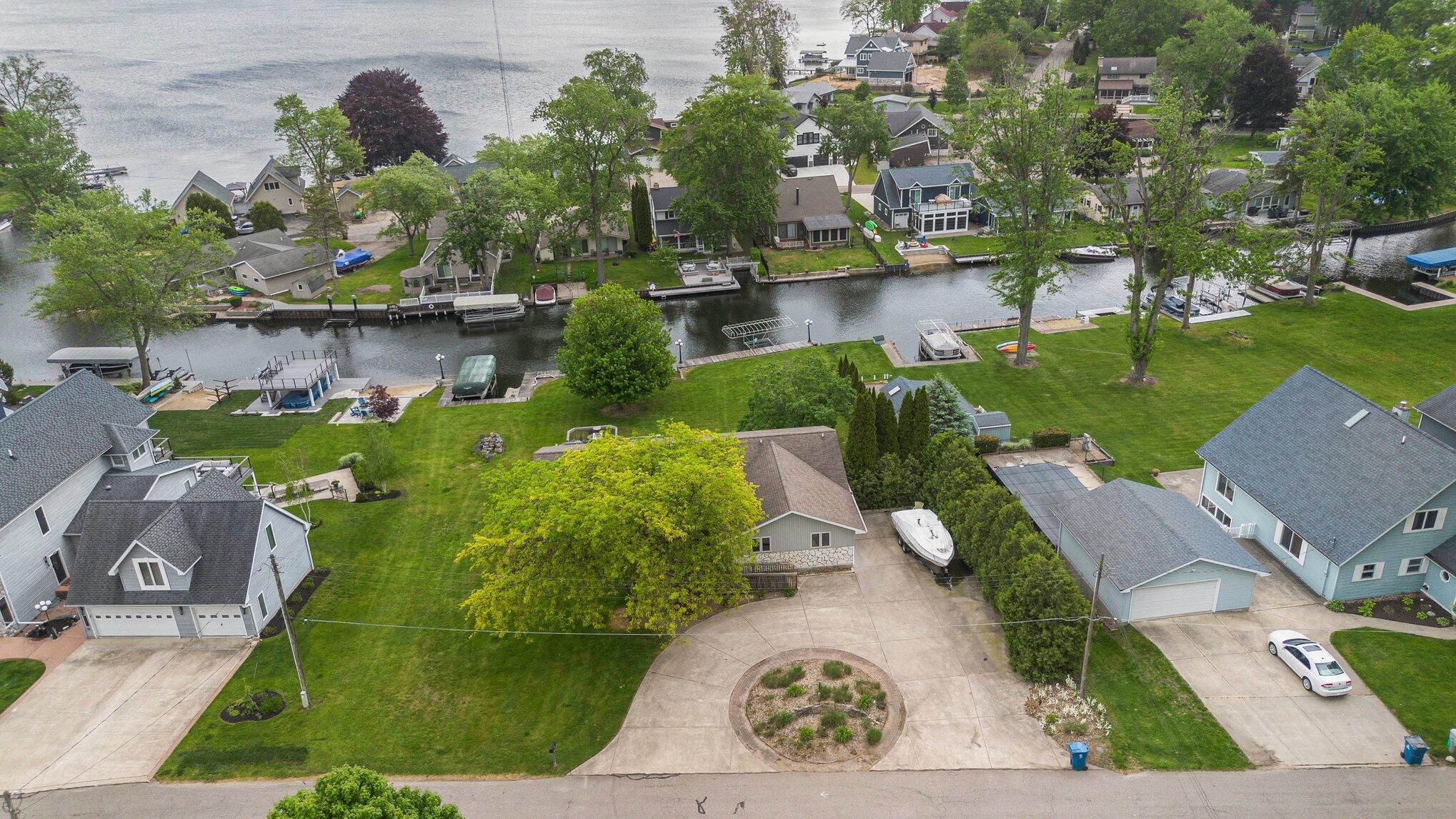 5005 Shoreview Drive Coloma MI 49038