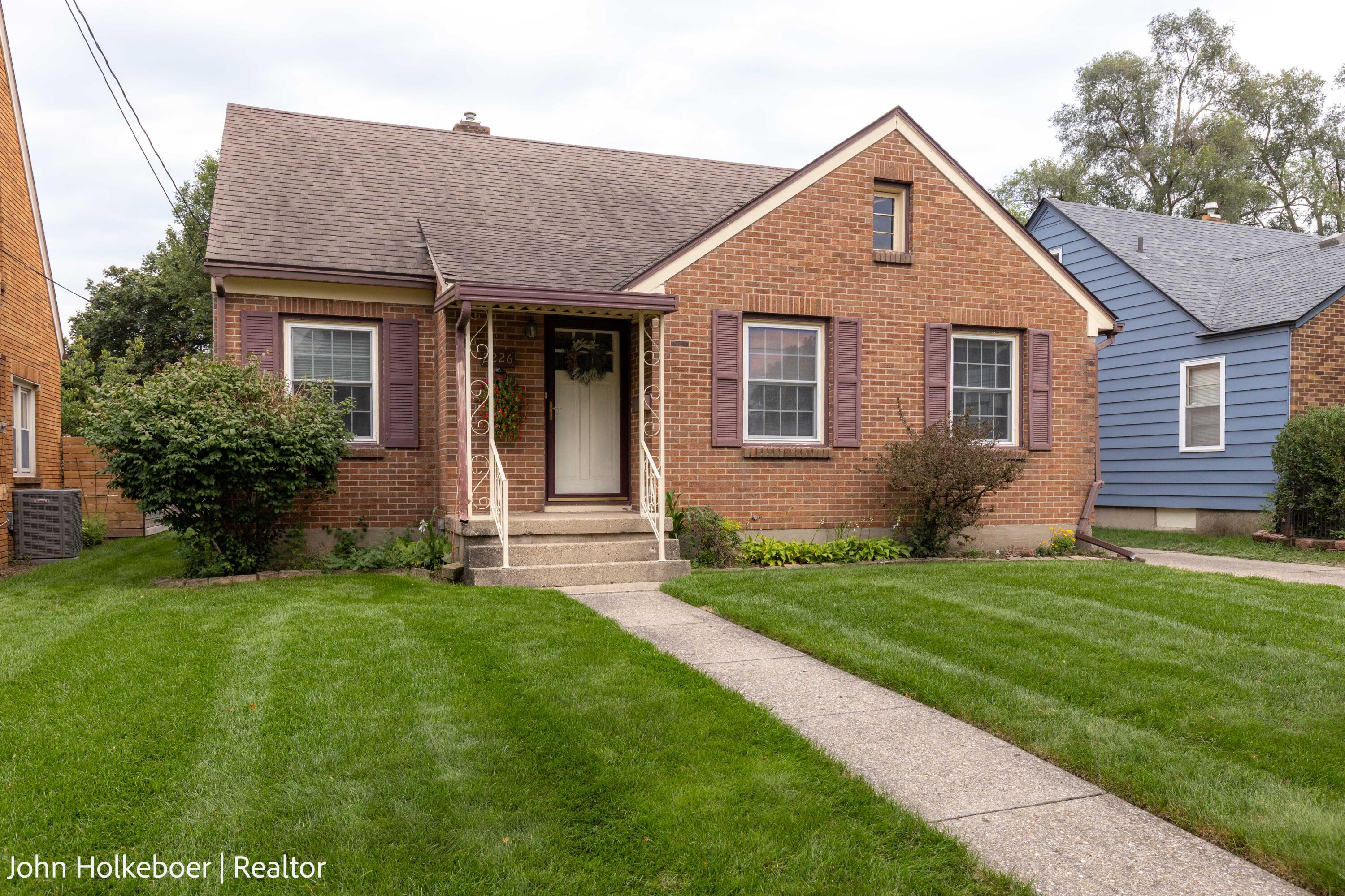 2226 College Avenue SE Grand Rapids MI 49507