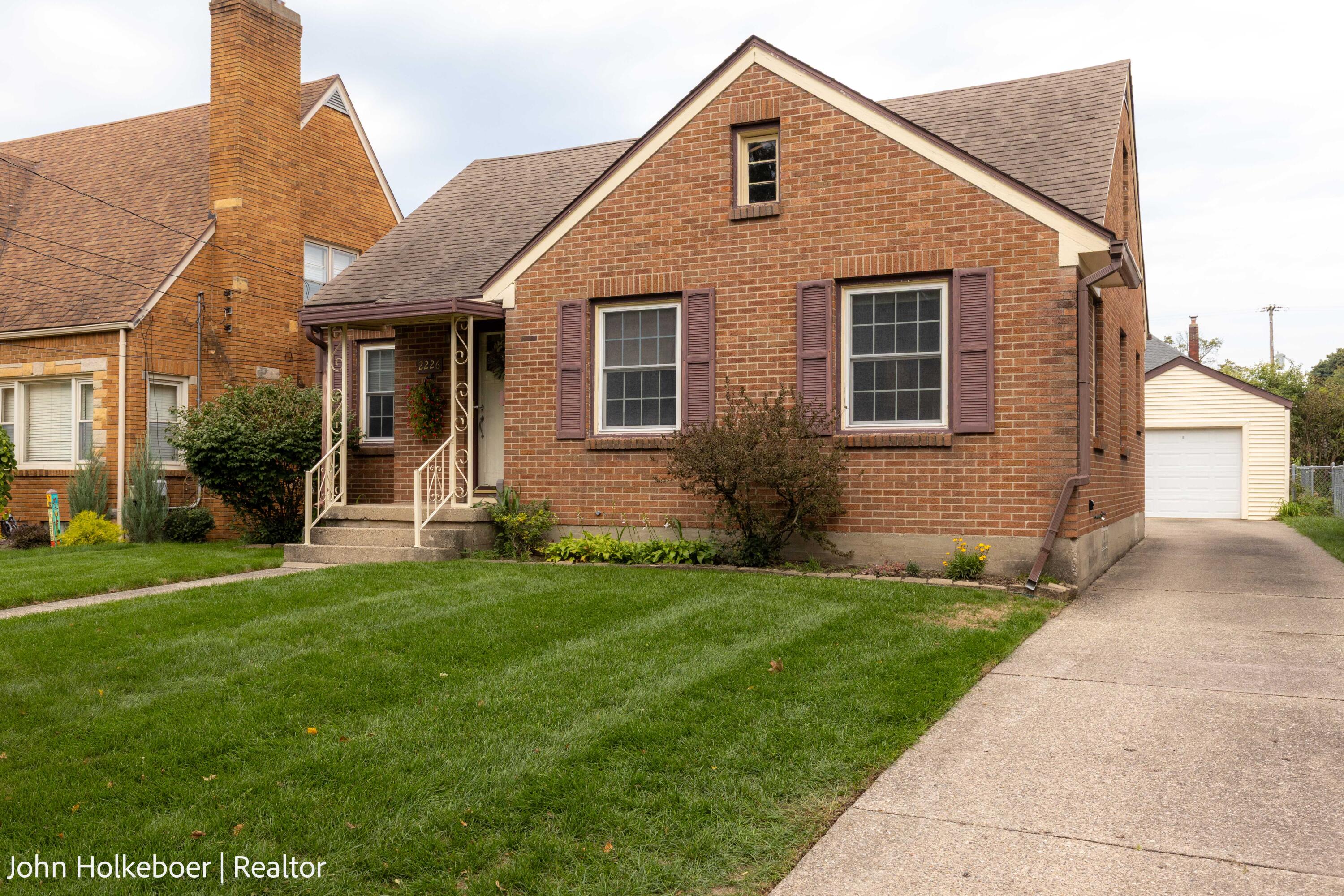 2226 College Avenue SE Grand Rapids MI 49507