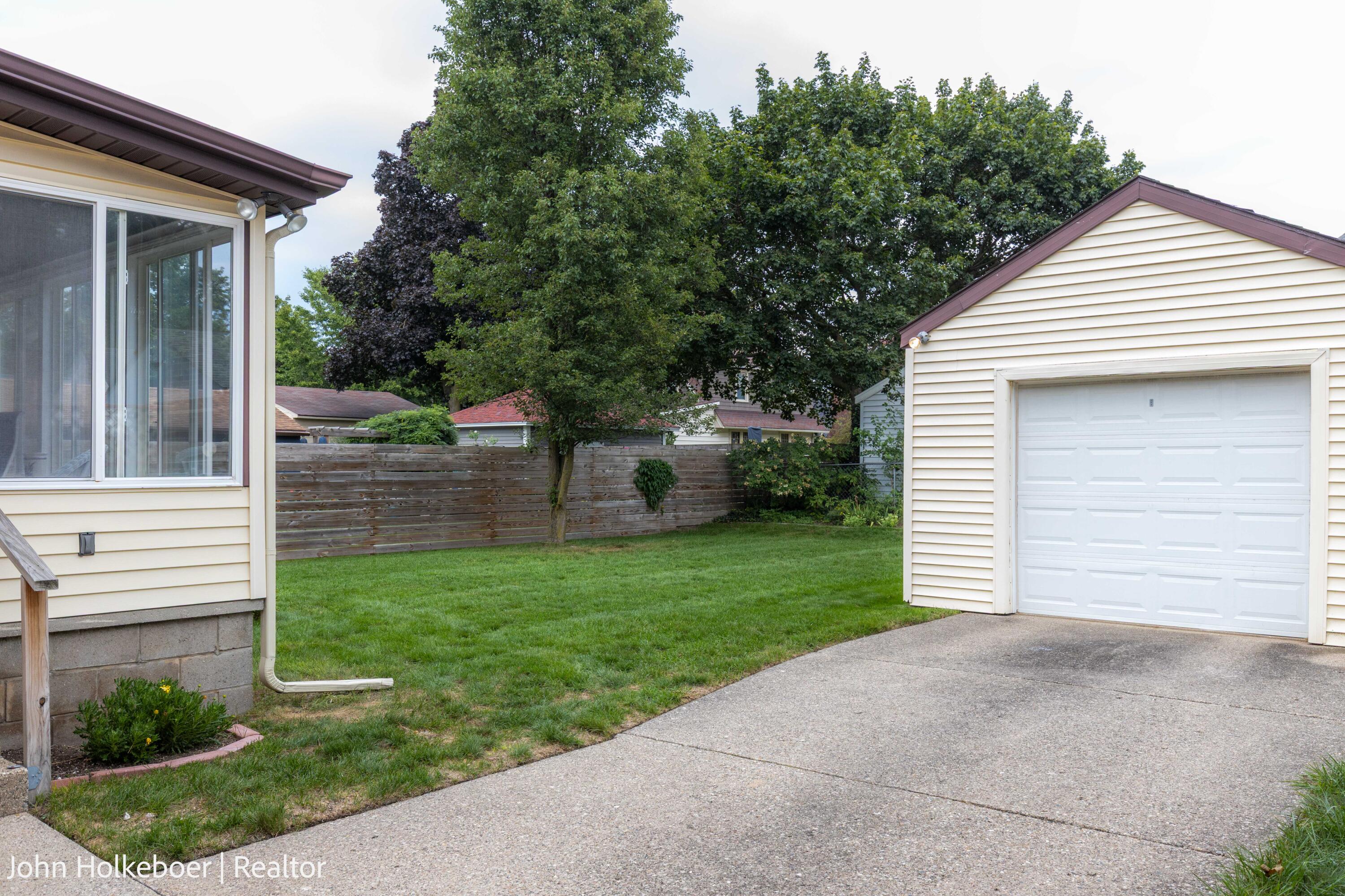 2226 College Avenue SE Grand Rapids MI 49507