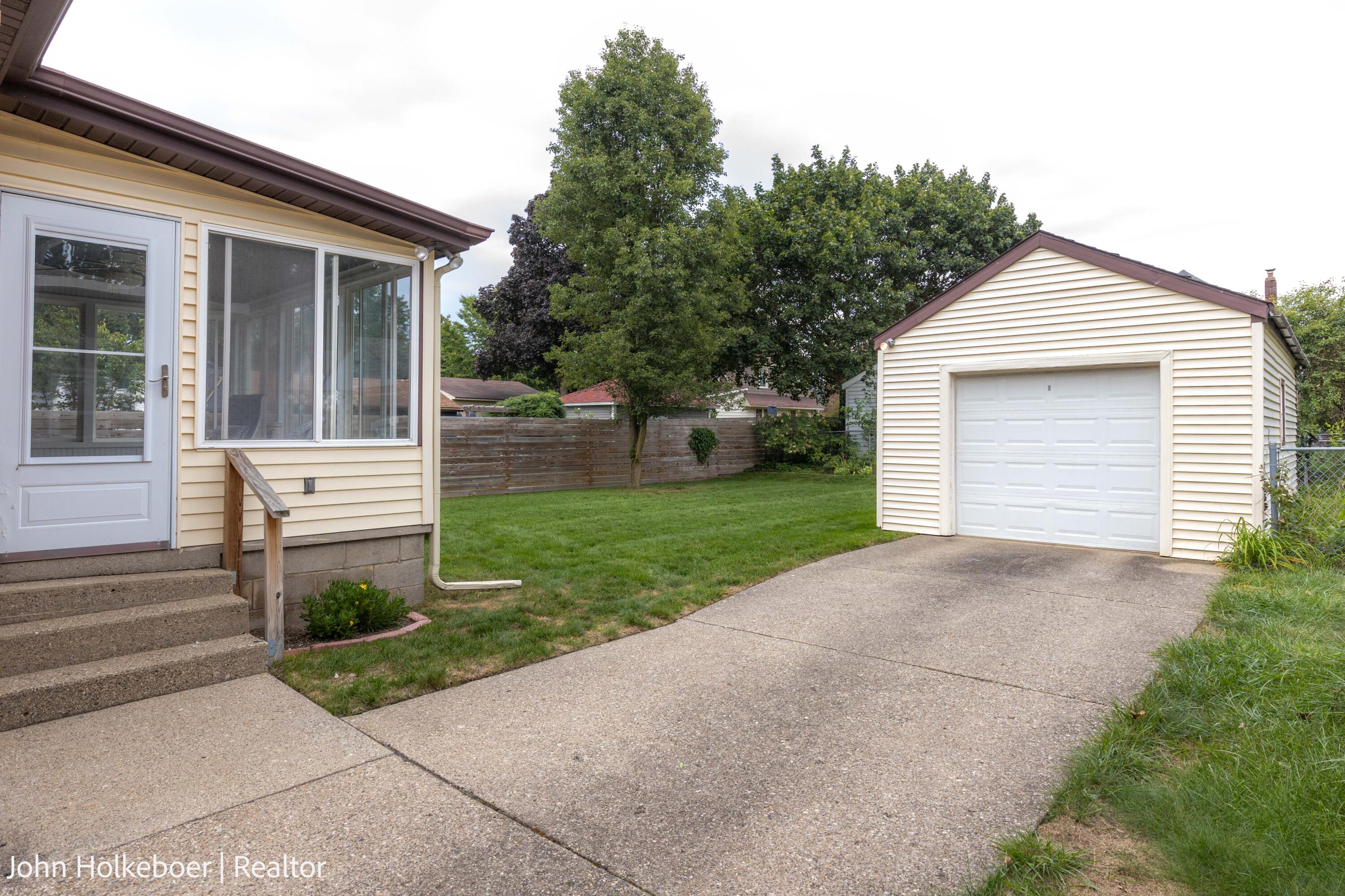 2226 College Avenue SE Grand Rapids MI 49507