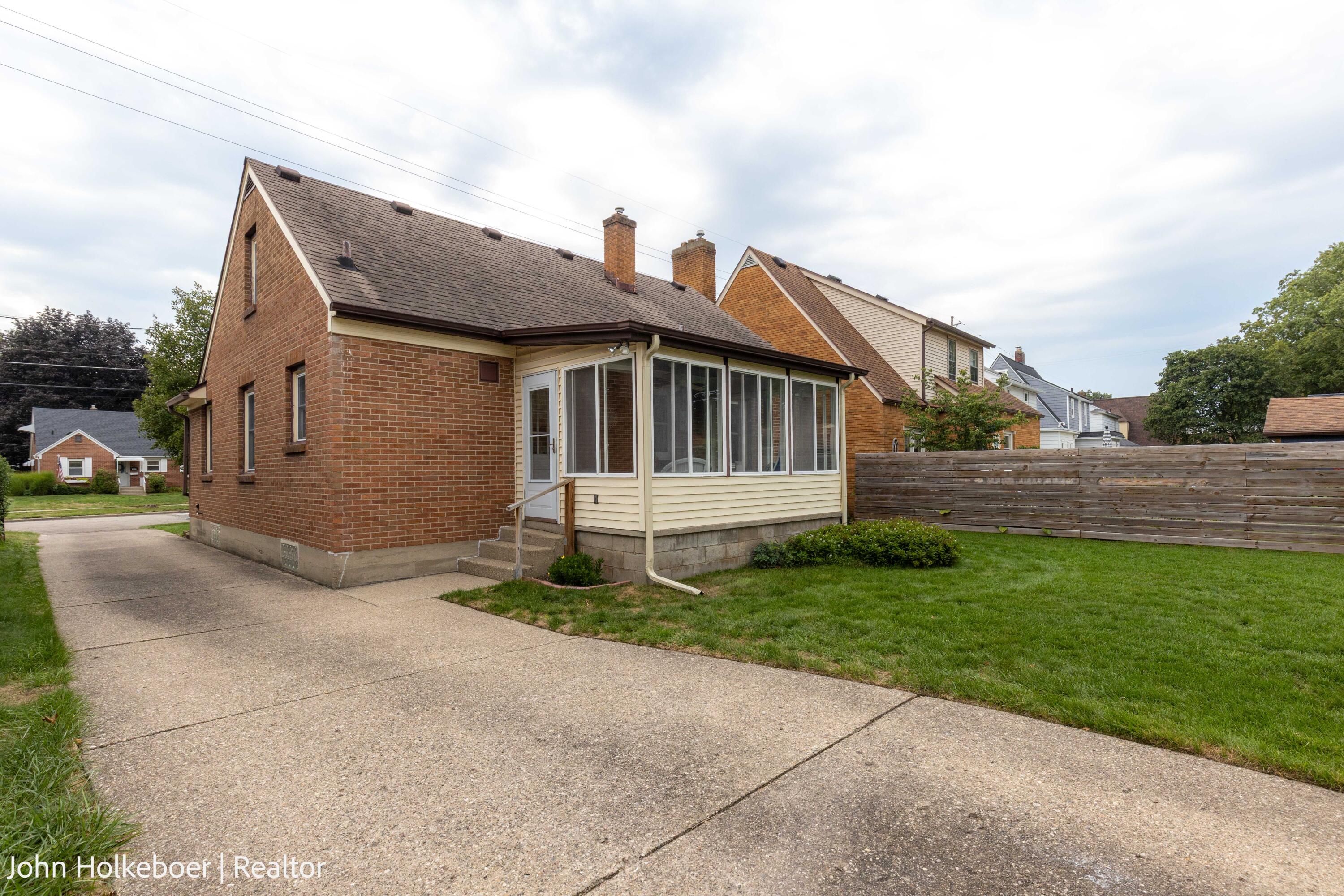 2226 College Avenue SE Grand Rapids MI 49507
