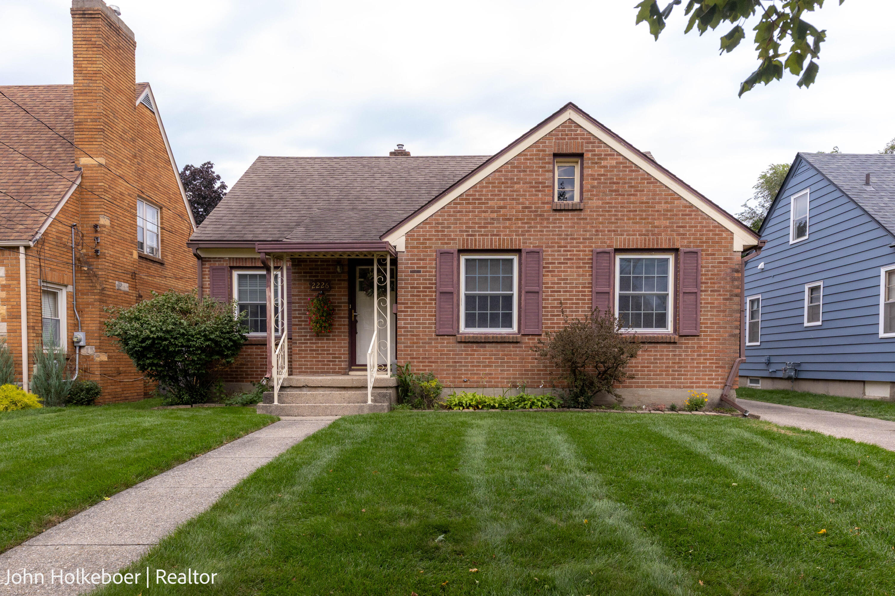 2226 College Avenue SE Grand Rapids MI 49507