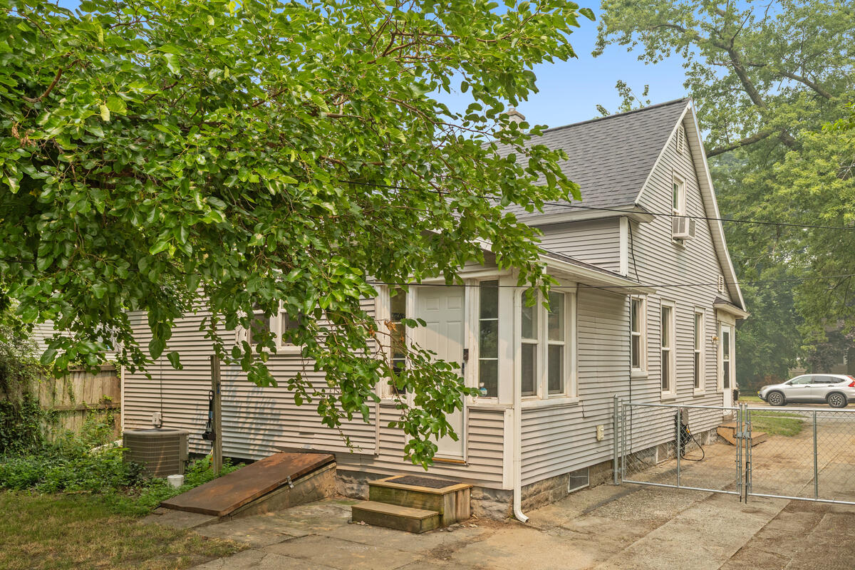 354 W 17th Street Holland MI 49423