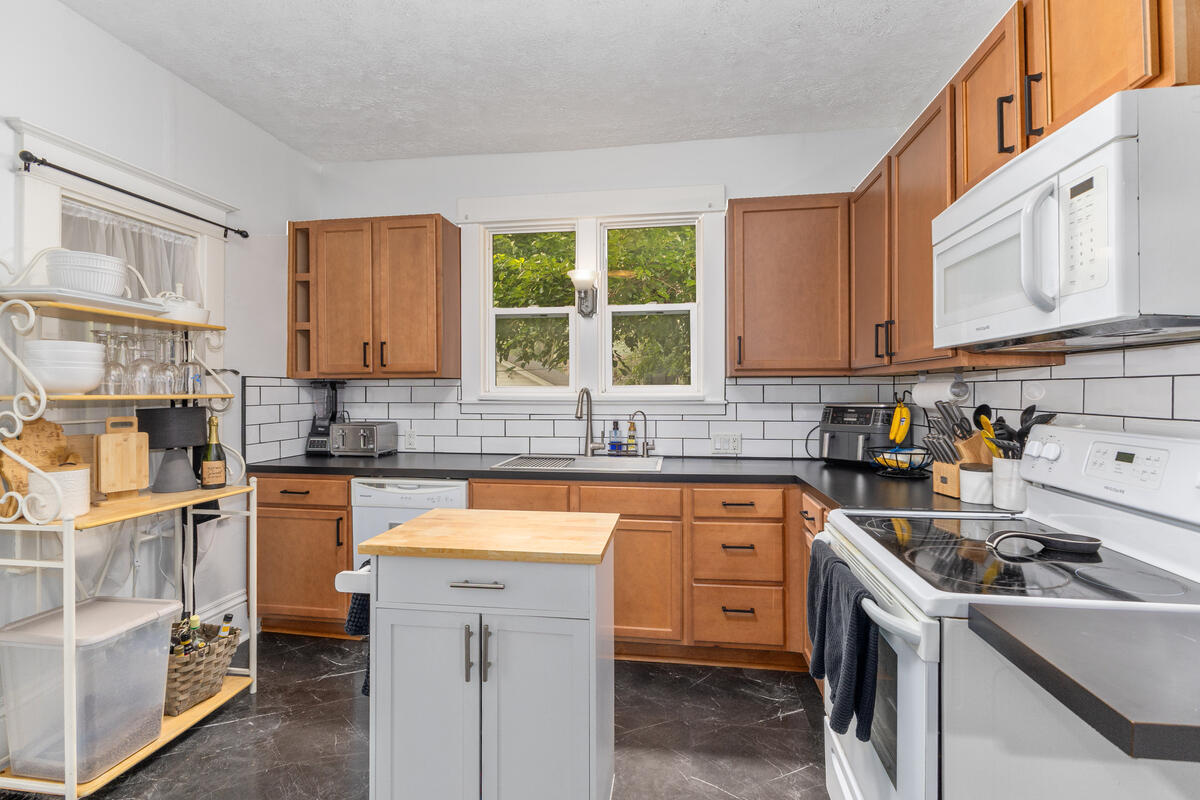 354 W 17th Street Holland MI 49423