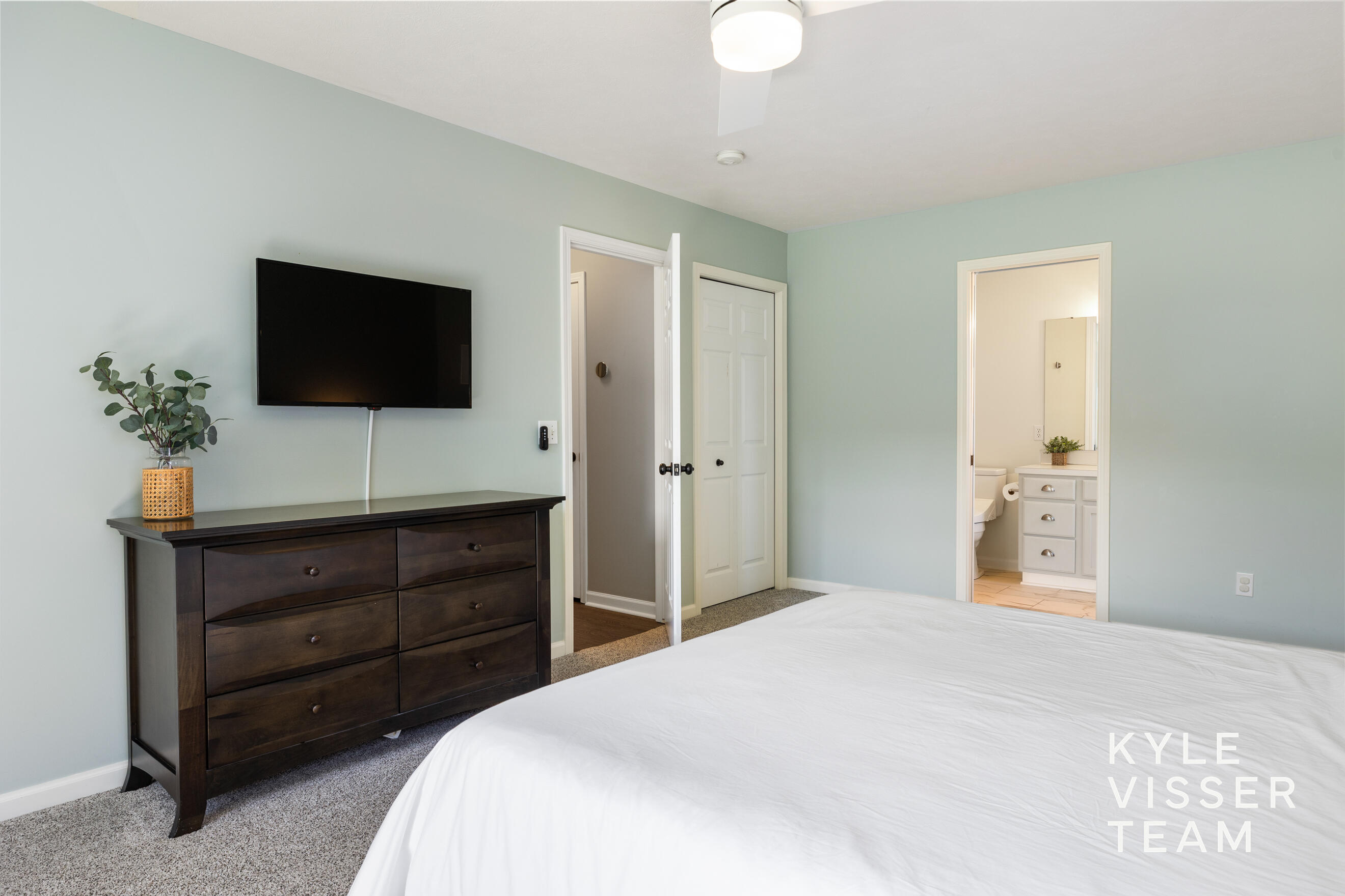 1642 Simmons Avenue NE Grand Rapids MI 49505