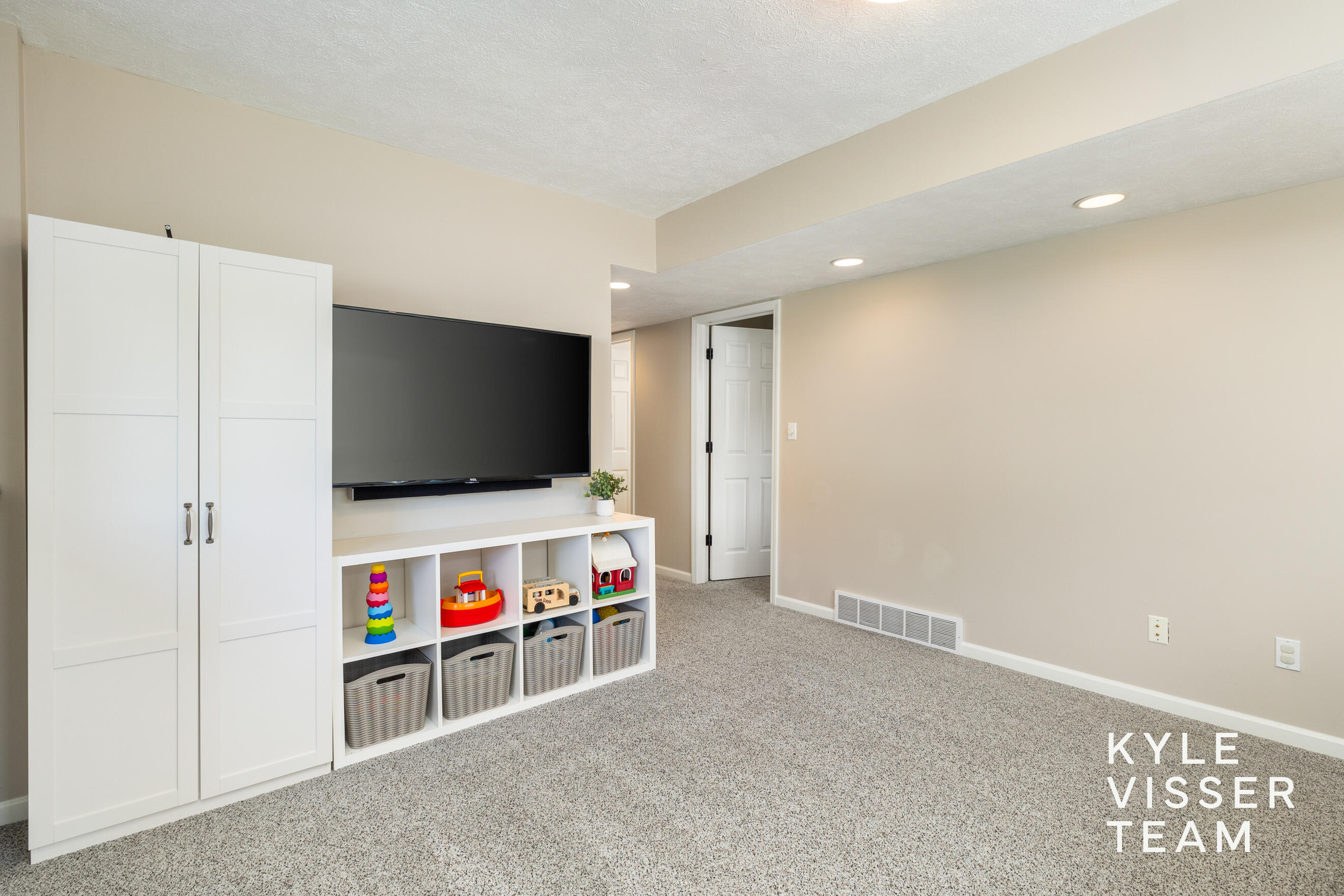 1642 Simmons Avenue NE Grand Rapids MI 49505