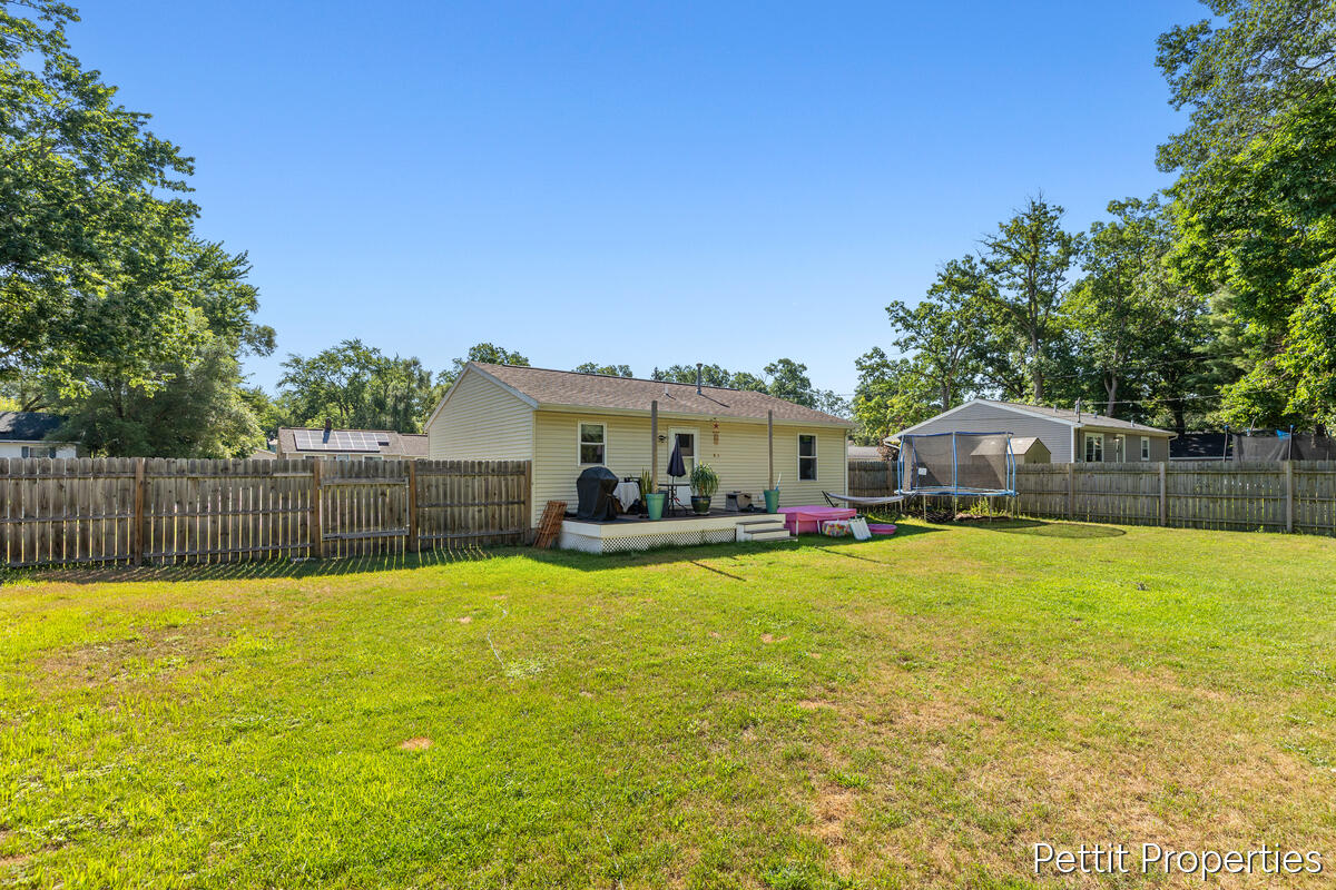 1447 West Street Muskegon MI 49442