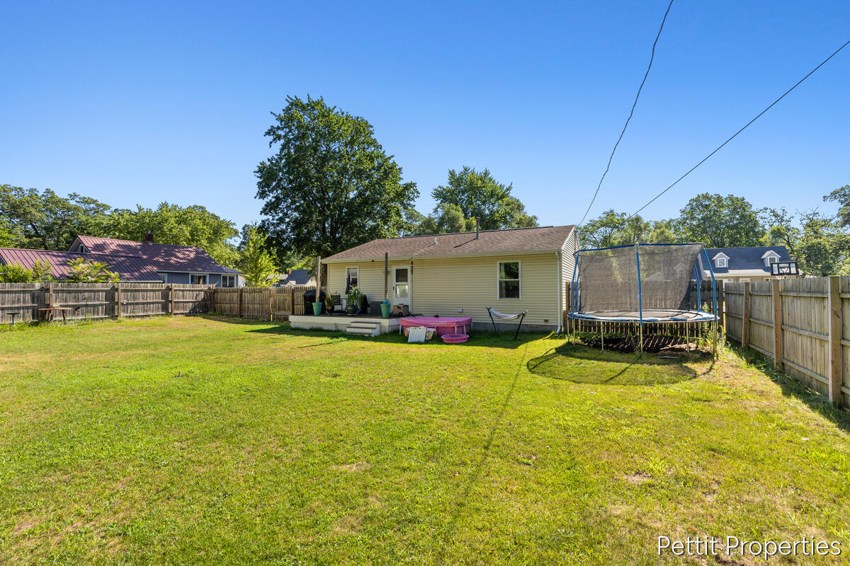 1447 West Street Muskegon MI 49442