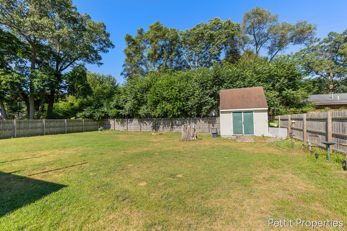 1447 West Street Muskegon MI 49442