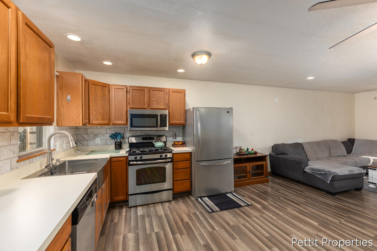 1447 West Street Muskegon MI 49442