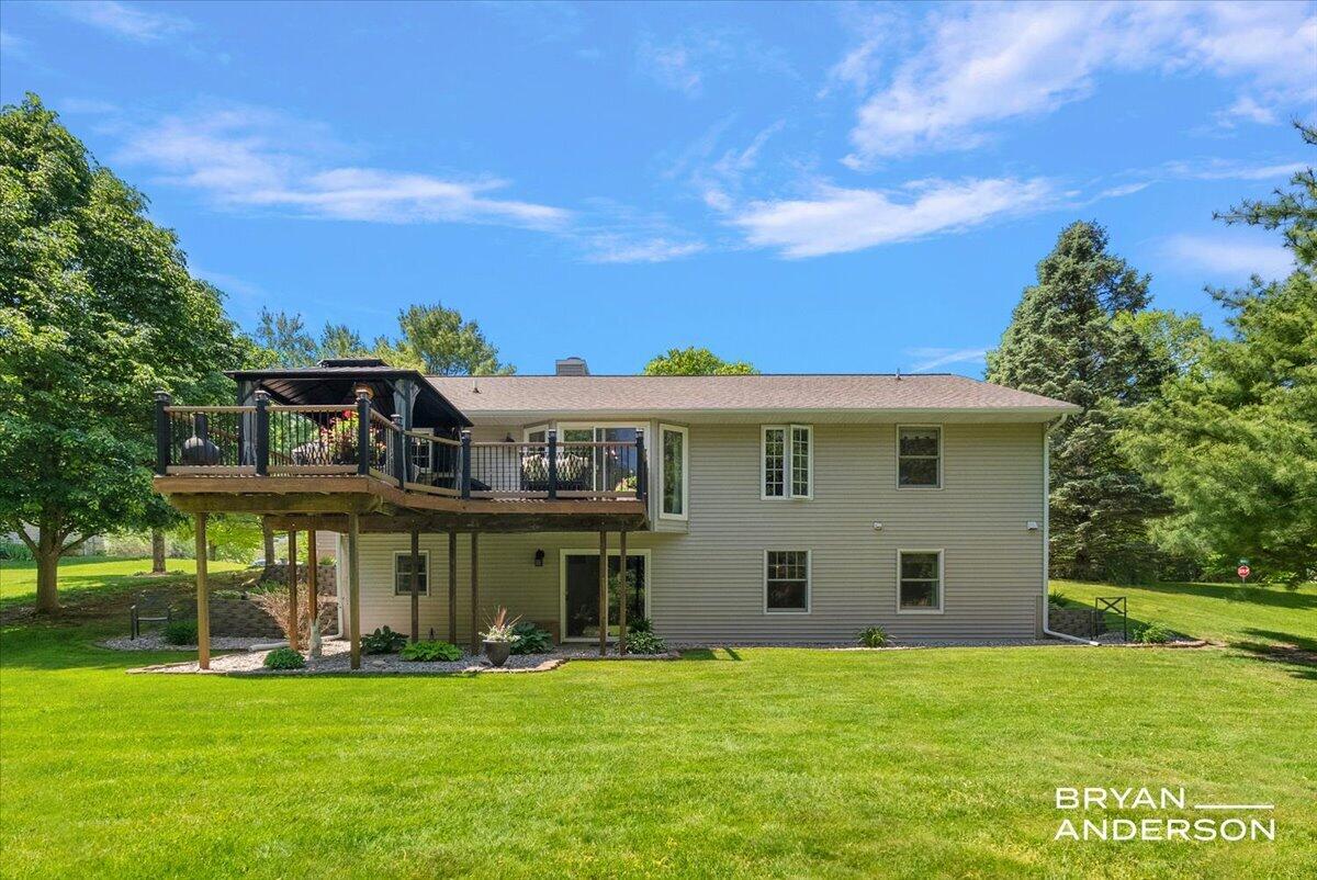 6260 Arroyo Vista Drive NE Rockford MI 49341