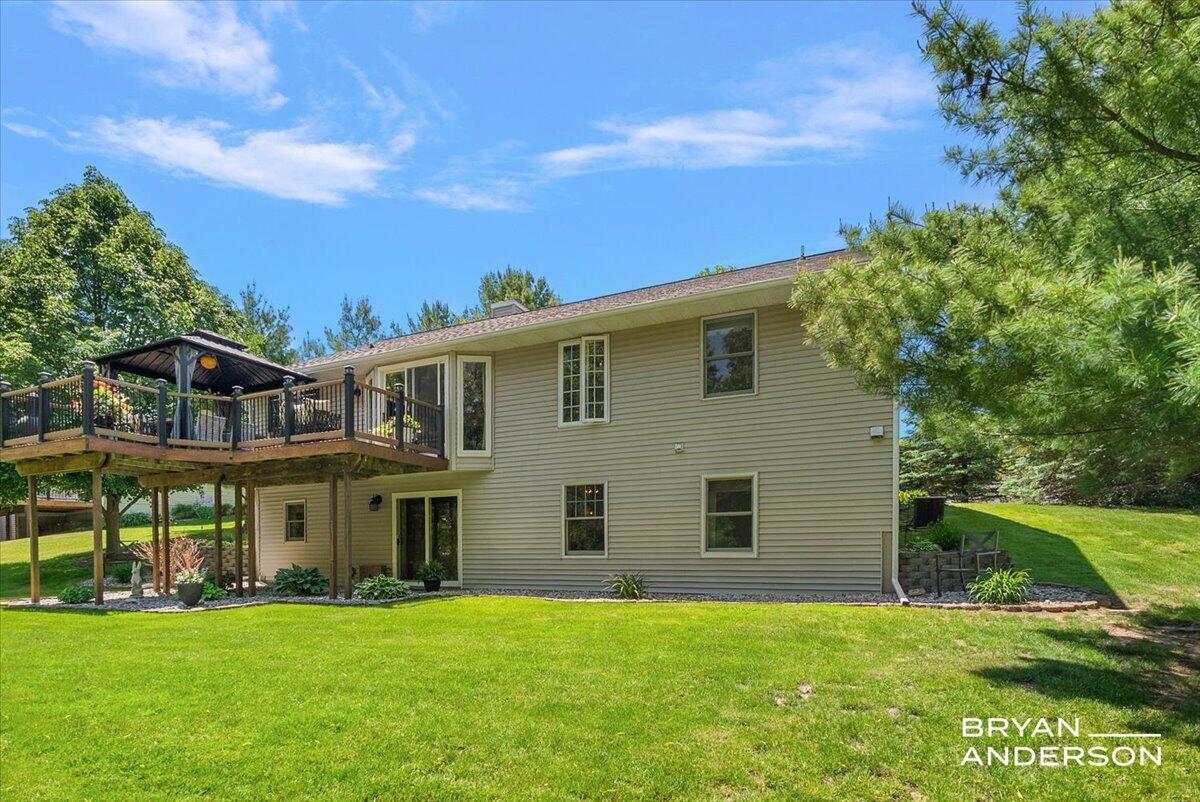 6260 Arroyo Vista Drive NE Rockford MI 49341