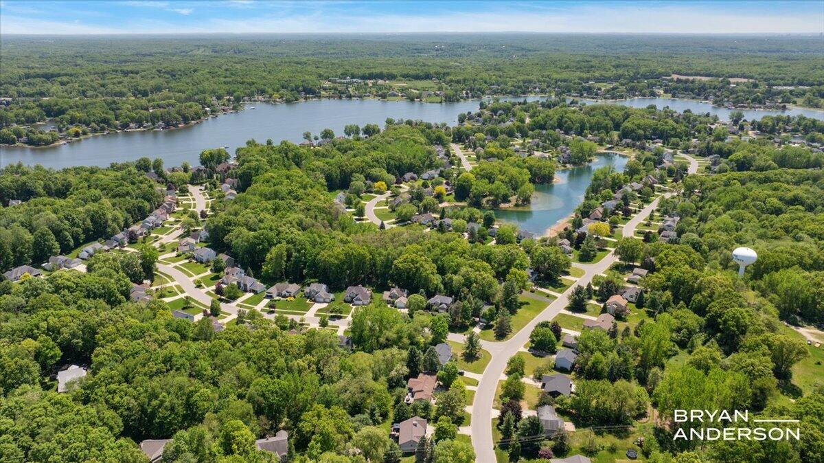 6260 Arroyo Vista Drive NE Rockford MI 49341