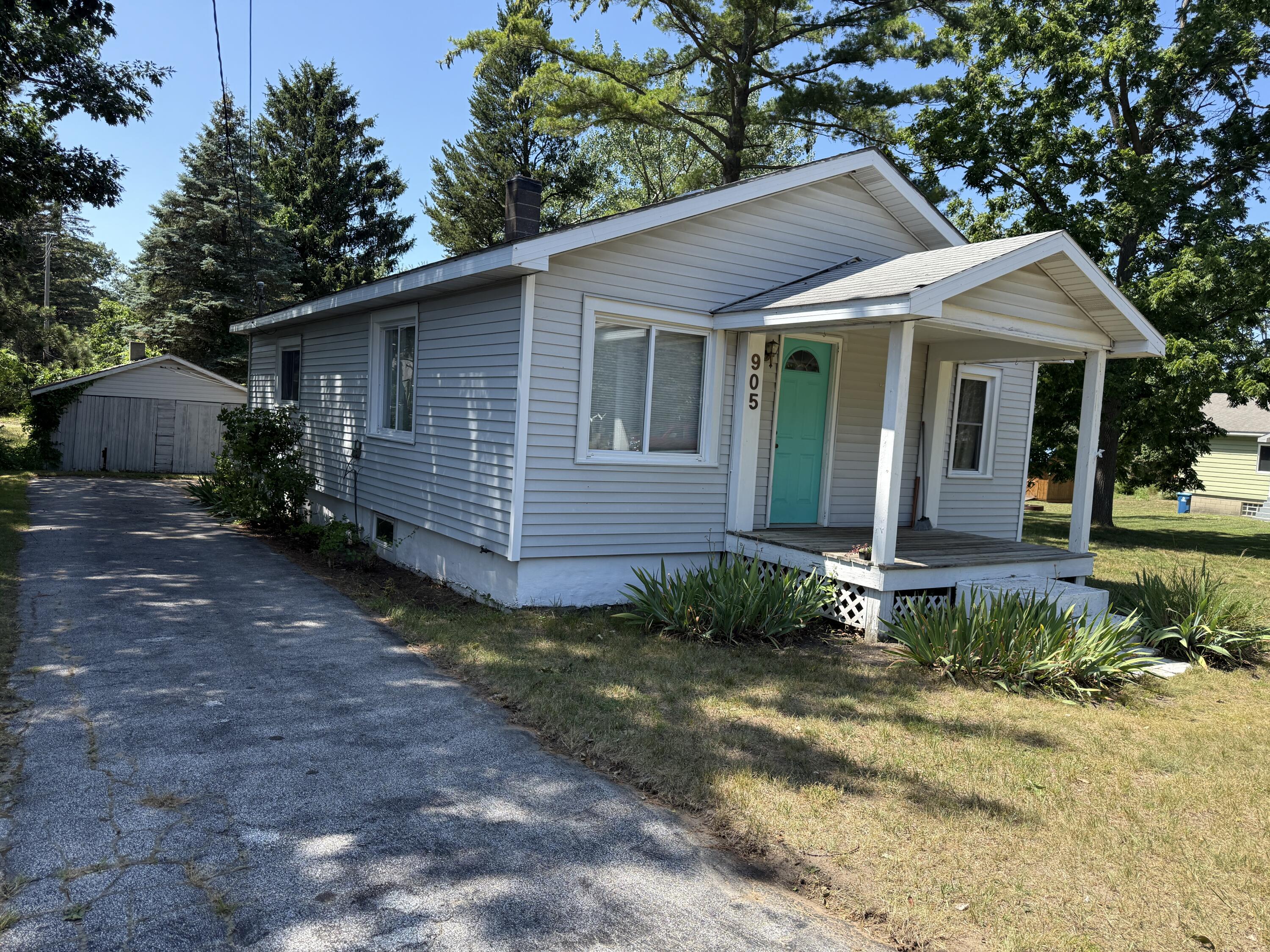 905 N Gaylord Avenue Ludington MI 49431