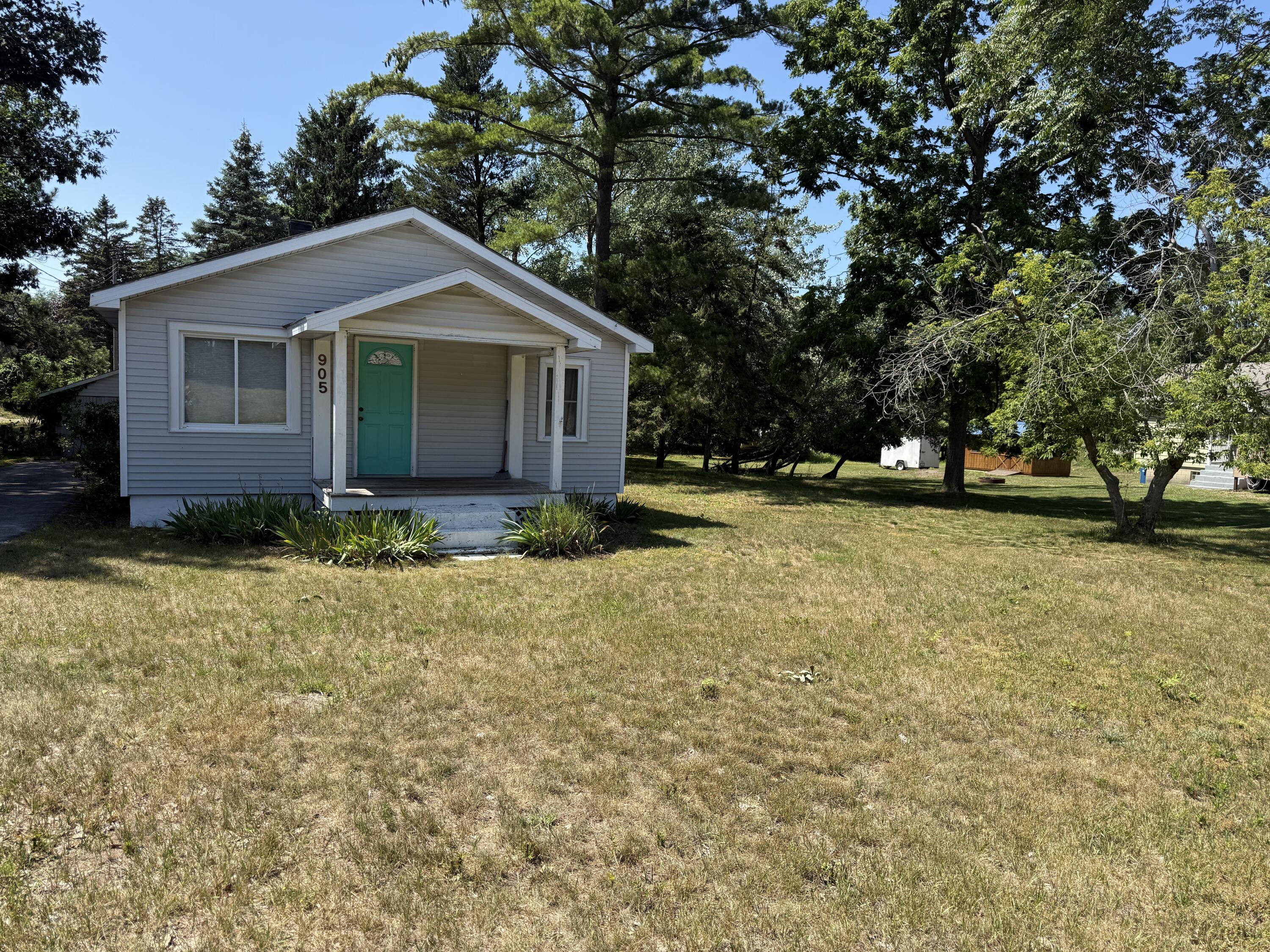 905 N Gaylord Avenue Ludington MI 49431