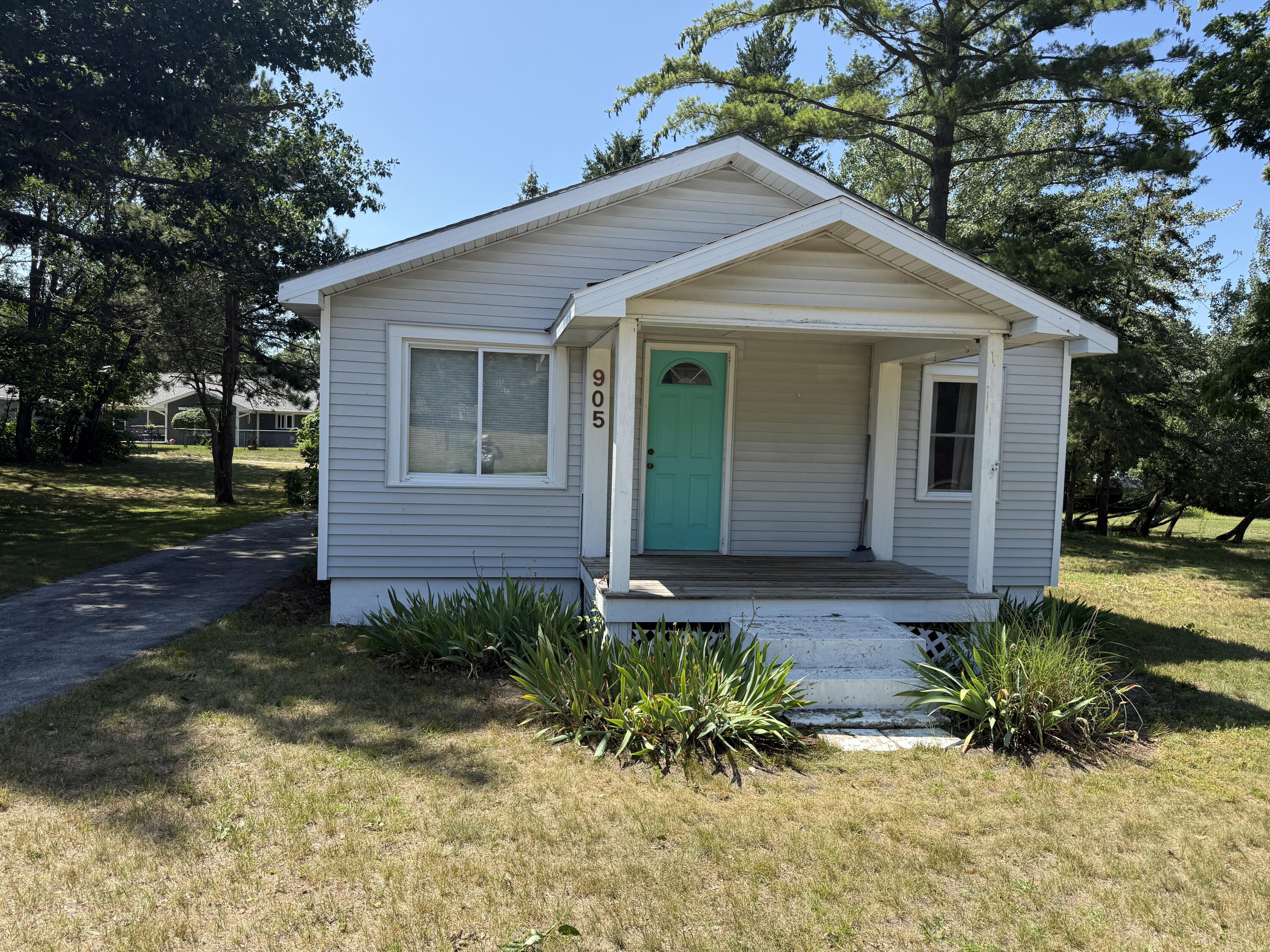 905 N Gaylord Avenue Ludington MI 49431