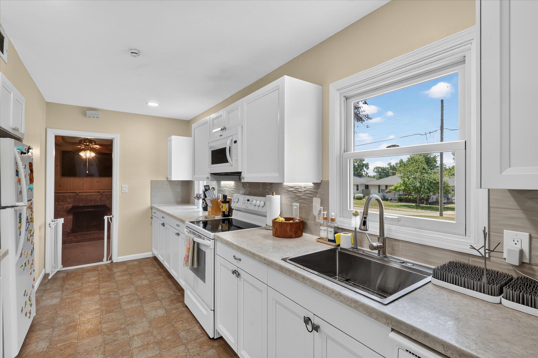 236 Mcconnell Avenue Muskegon MI 49445