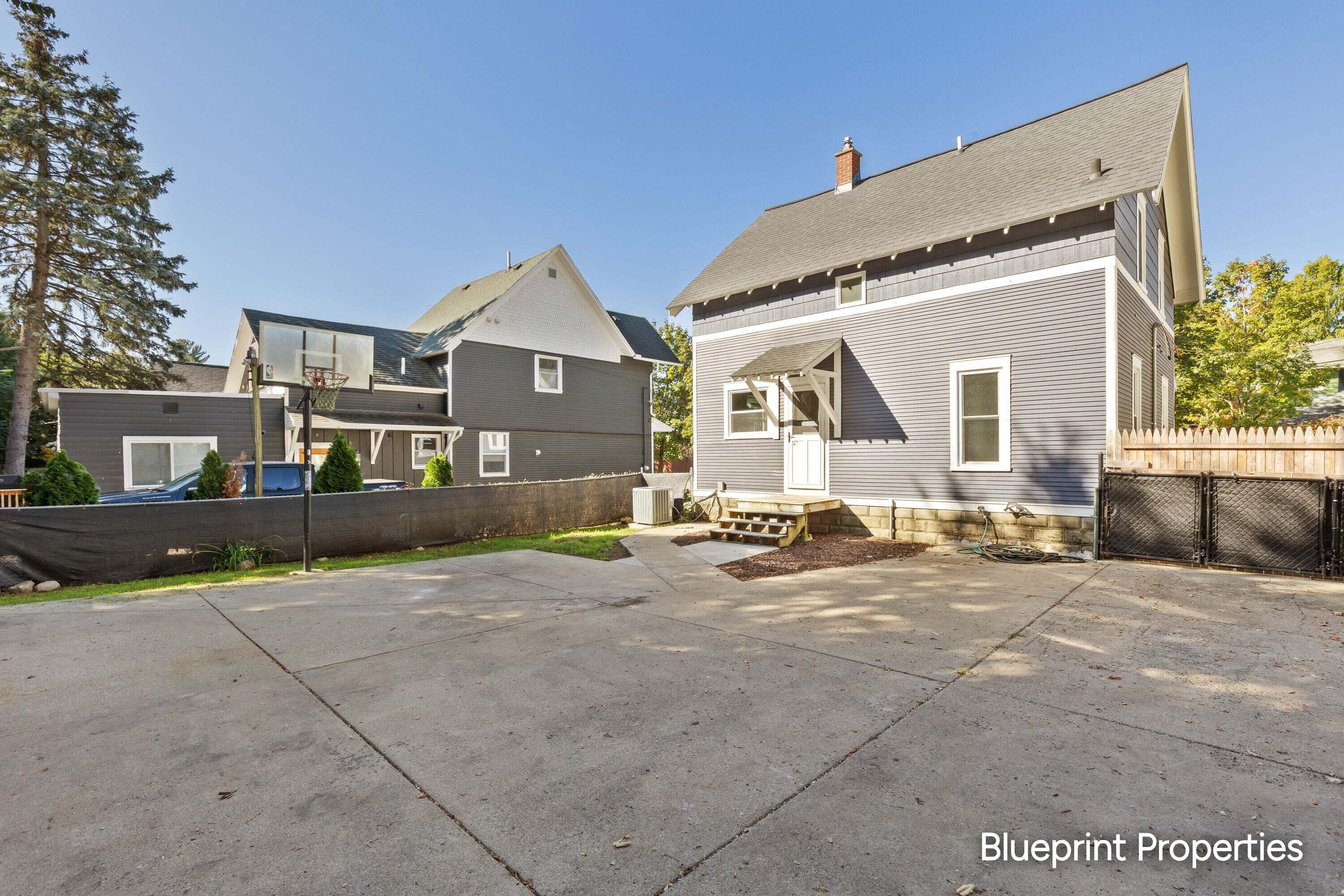 38 Benjamin Avenue NE Grand Rapids MI 49503