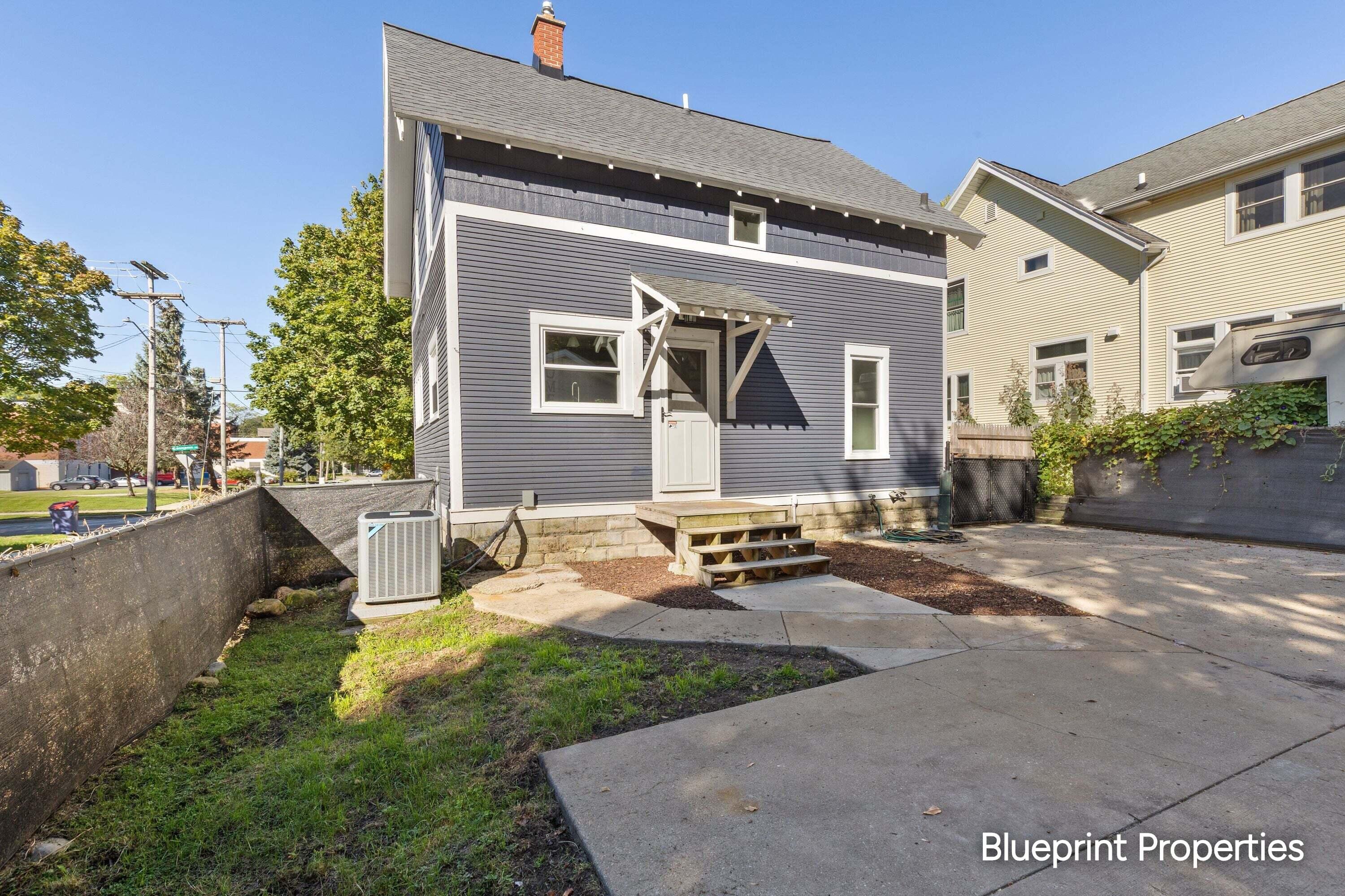 38 Benjamin Avenue NE Grand Rapids MI 49503