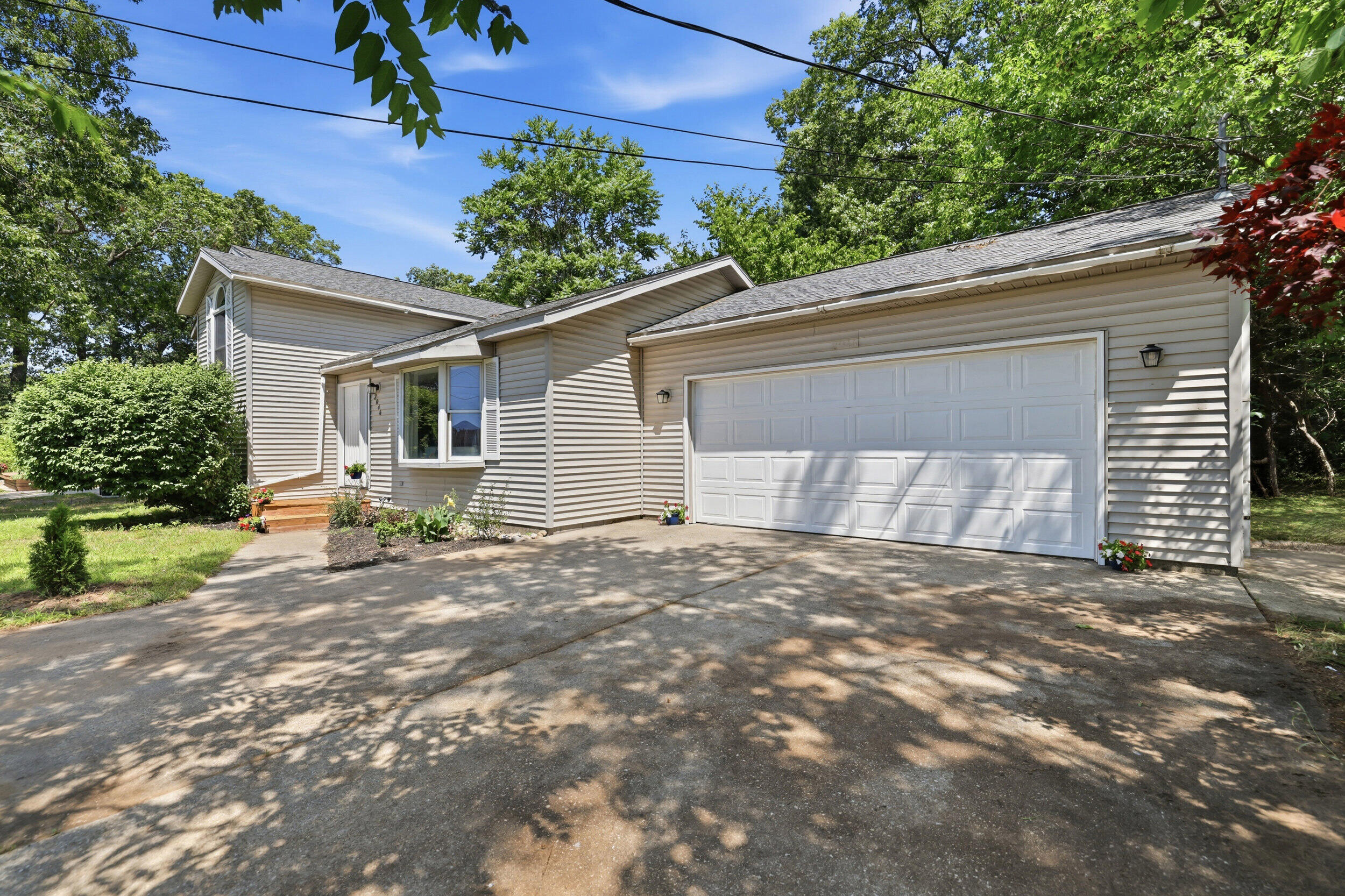 2046 N Roberts Road Muskegon MI 49445