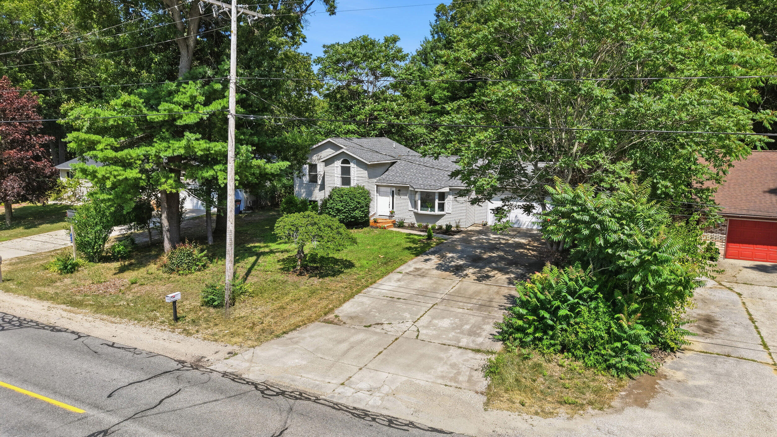 2046 N Roberts Road Muskegon MI 49445
