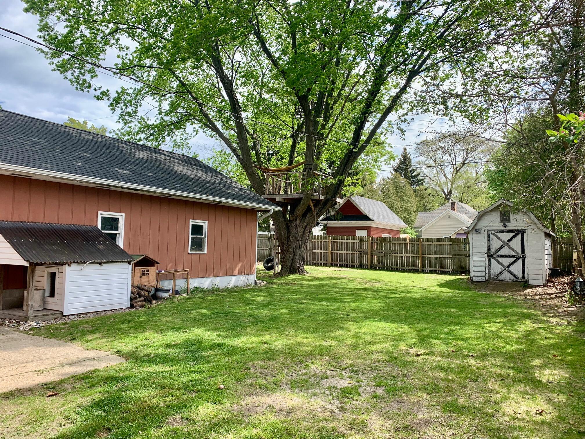406 N Rowe Street Ludington MI 49431