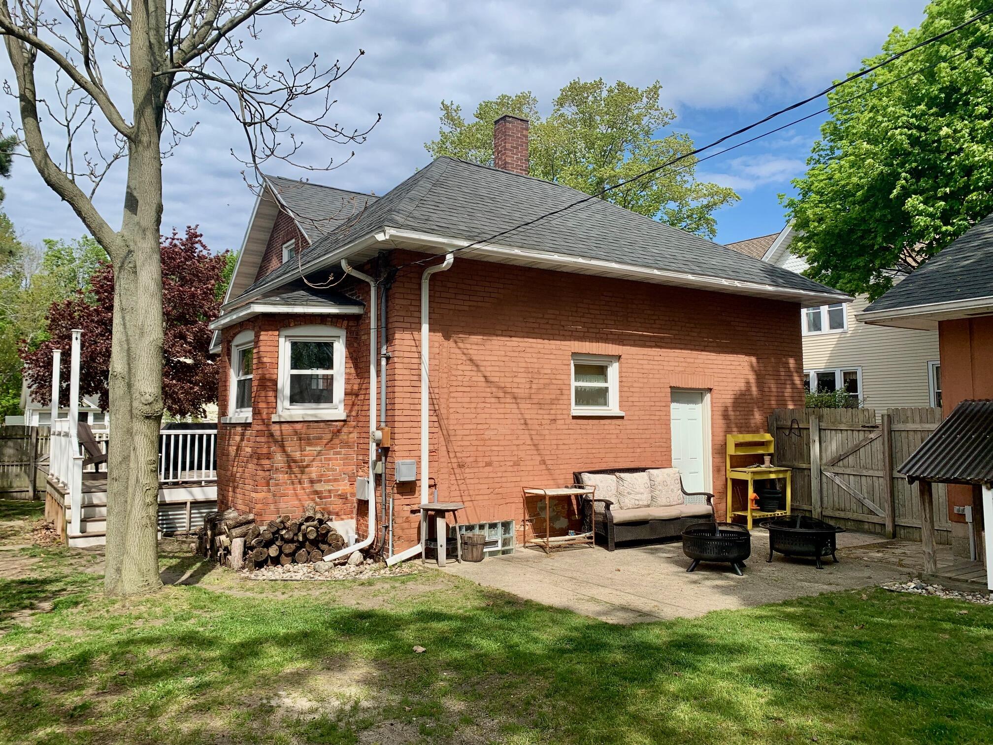 406 N Rowe Street Ludington MI 49431