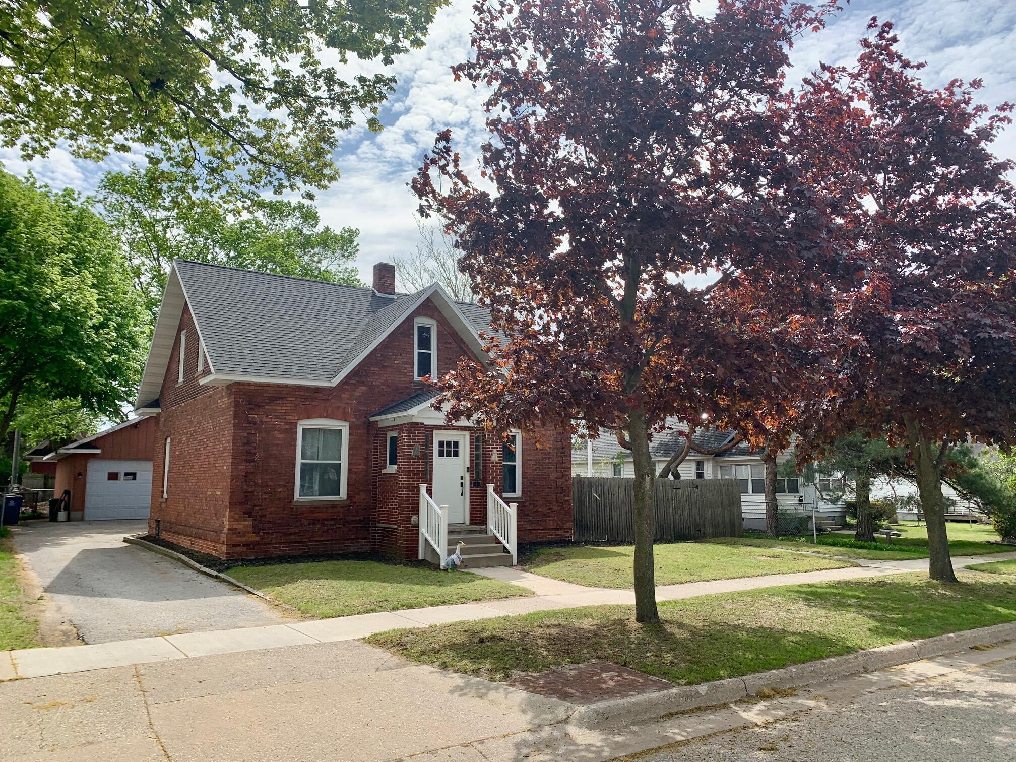 406 N Rowe Street Ludington MI 49431