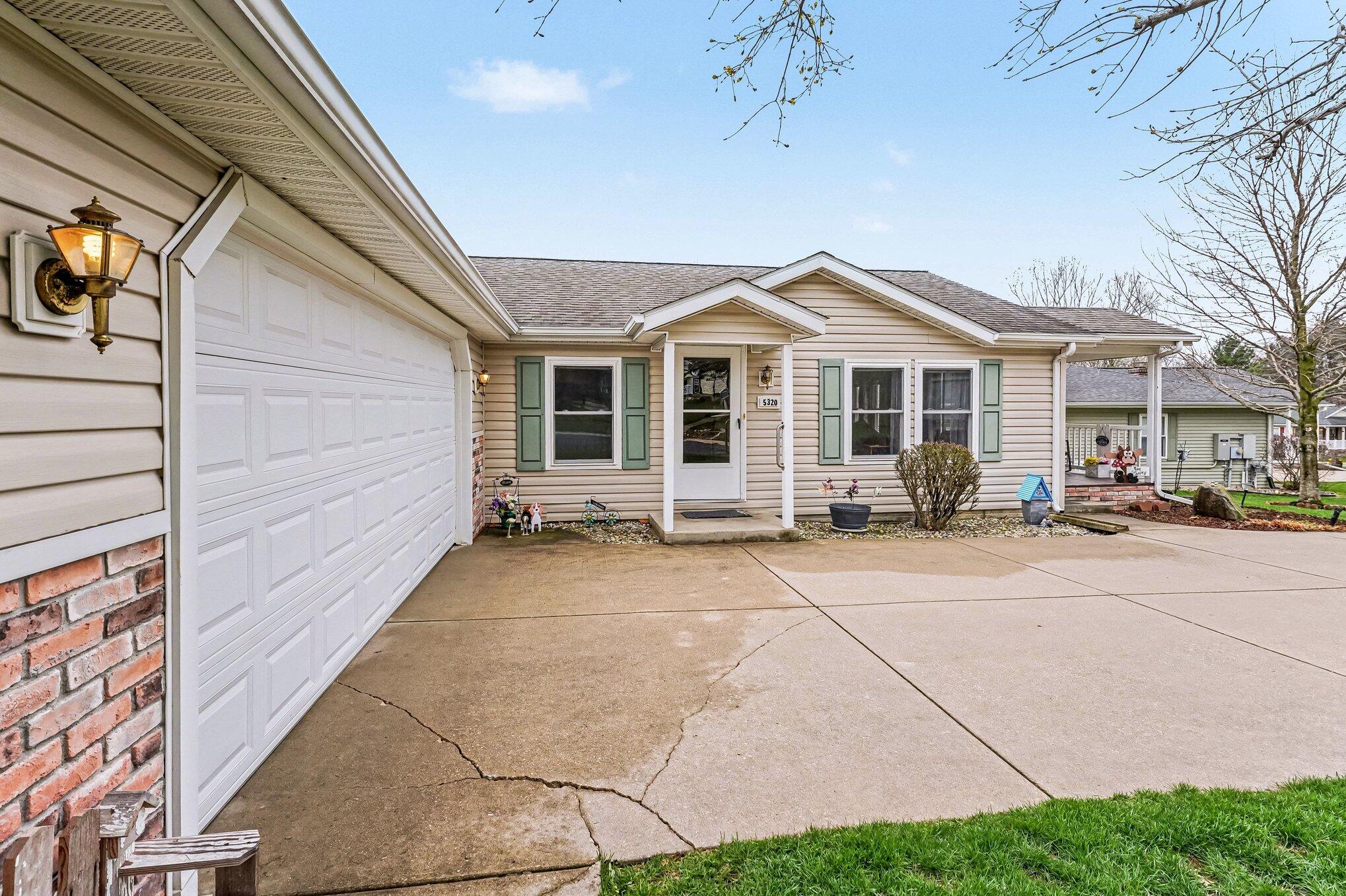 5320 Pine Arbor Ridge Kalamazoo MI 49004
