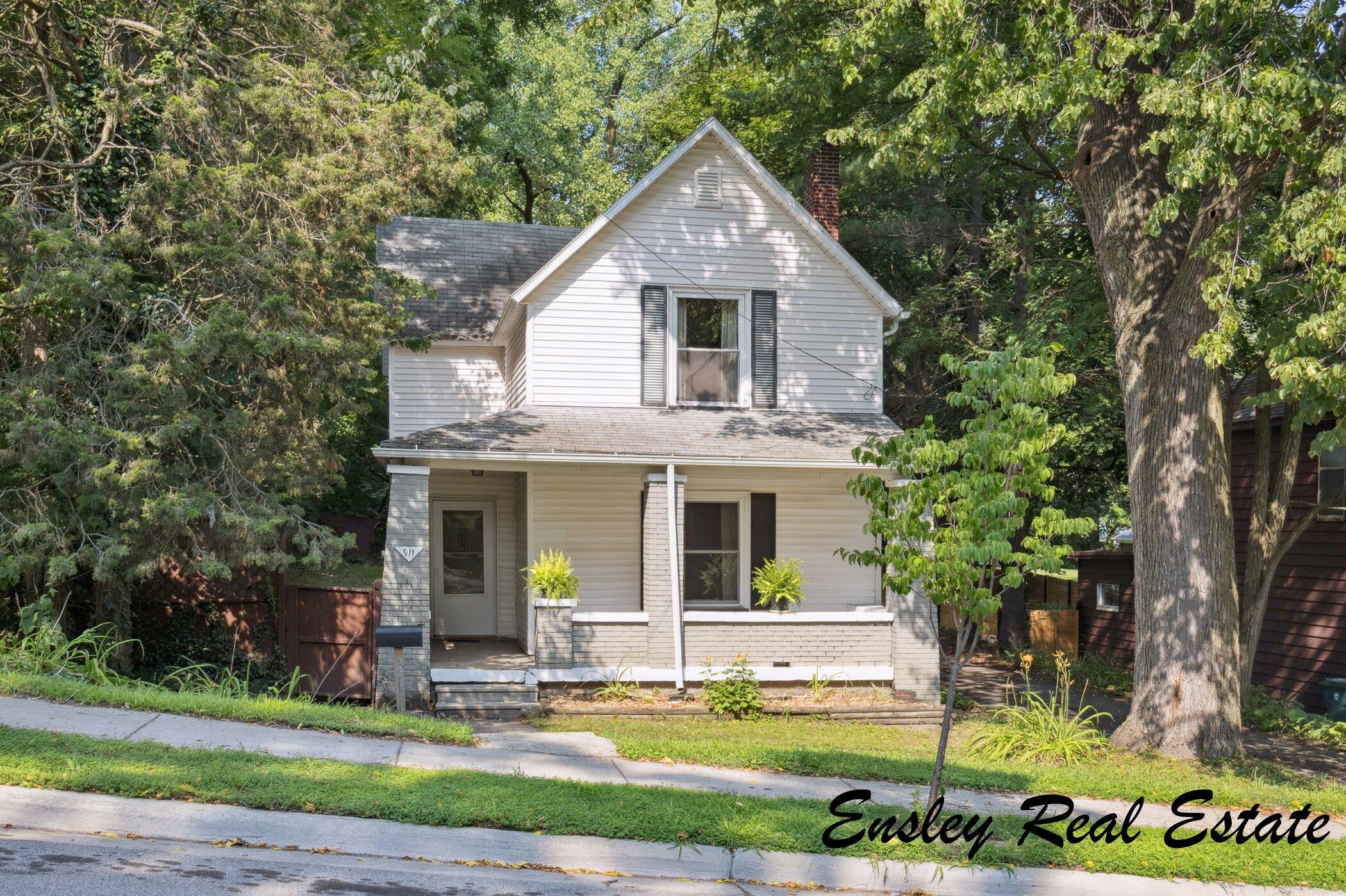 911 Emerald Avenue NE Grand Rapids MI 49503