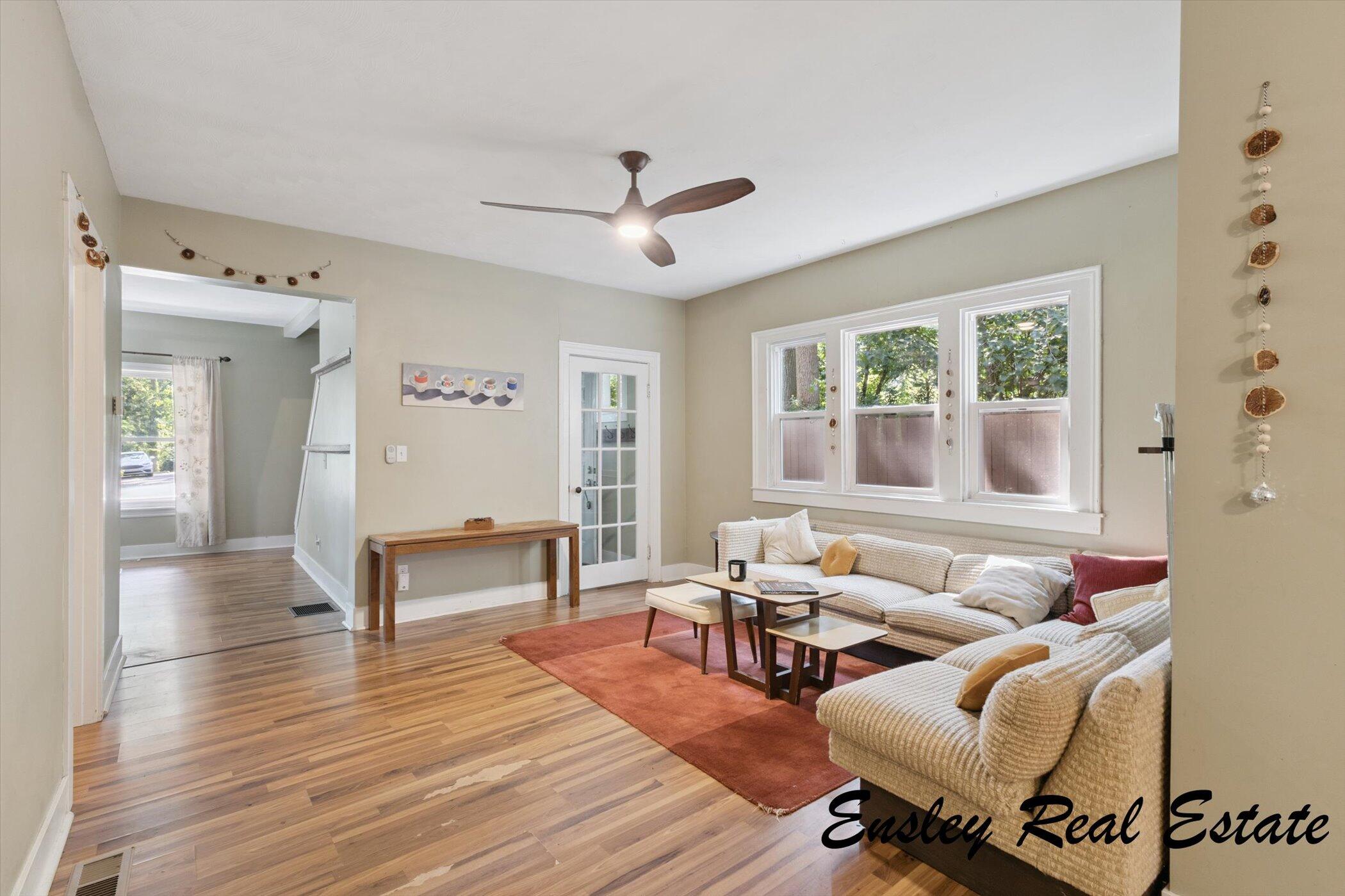 911 Emerald Avenue NE Grand Rapids MI 49503