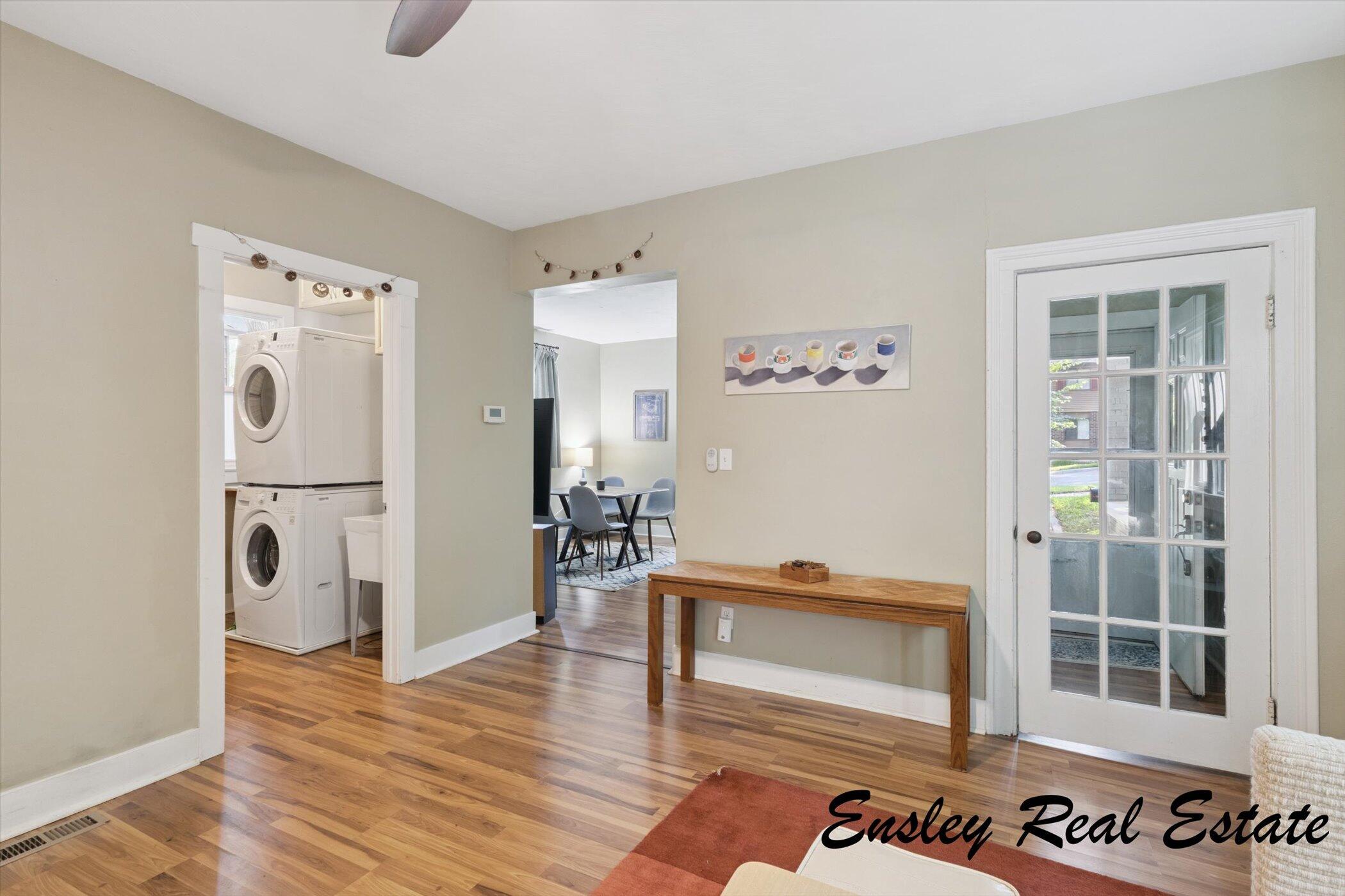 911 Emerald Avenue NE Grand Rapids MI 49503