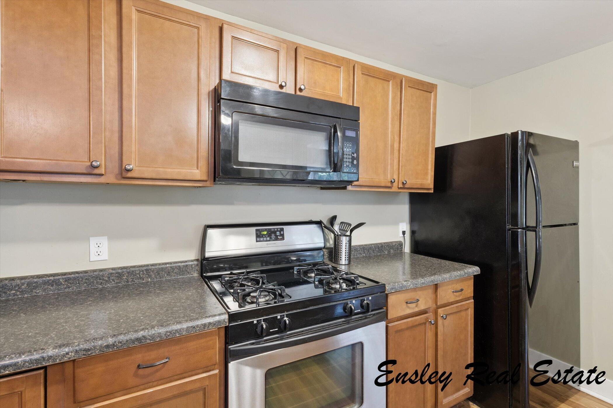 911 Emerald Avenue NE Grand Rapids MI 49503