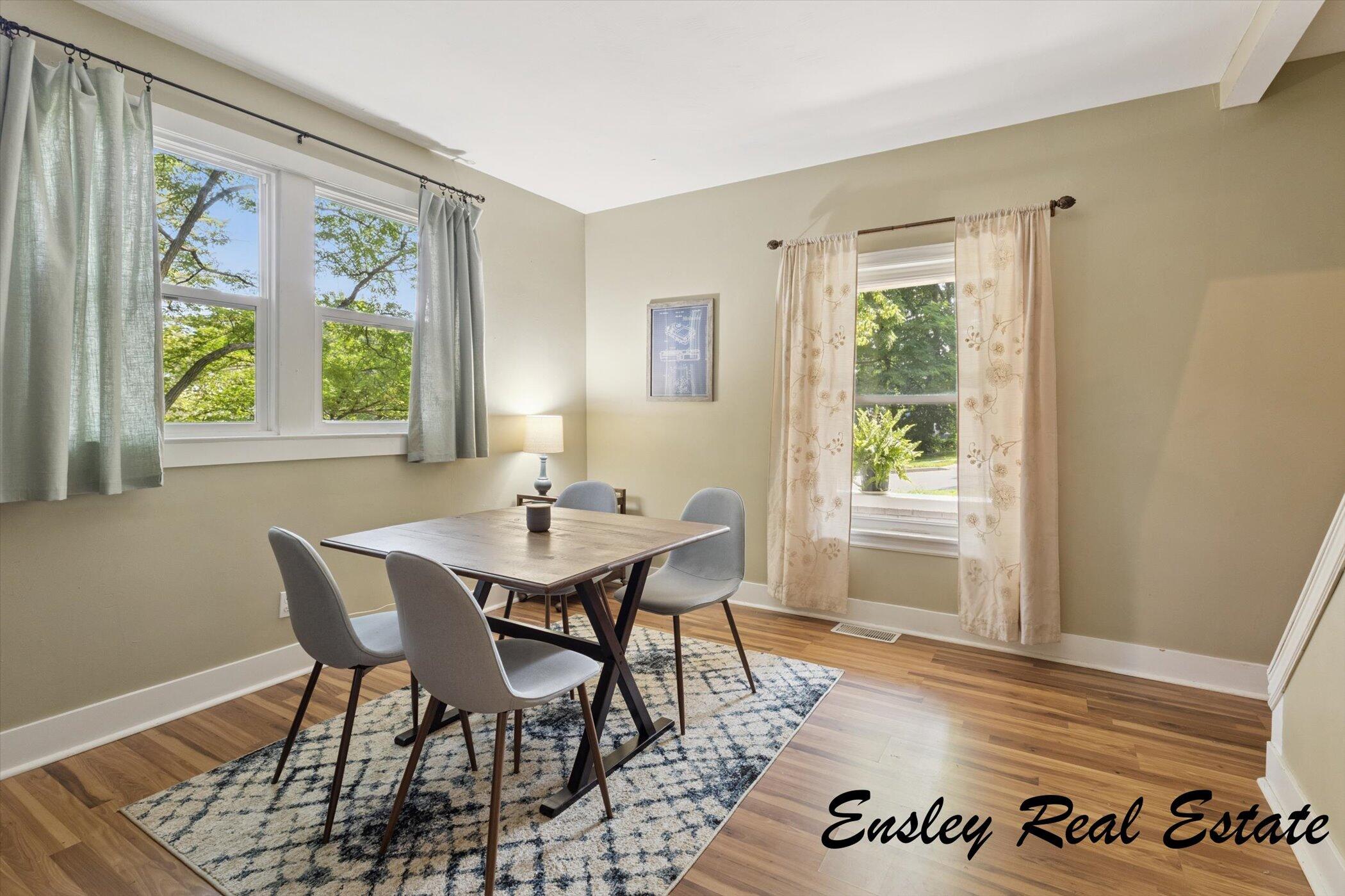 911 Emerald Avenue NE Grand Rapids MI 49503